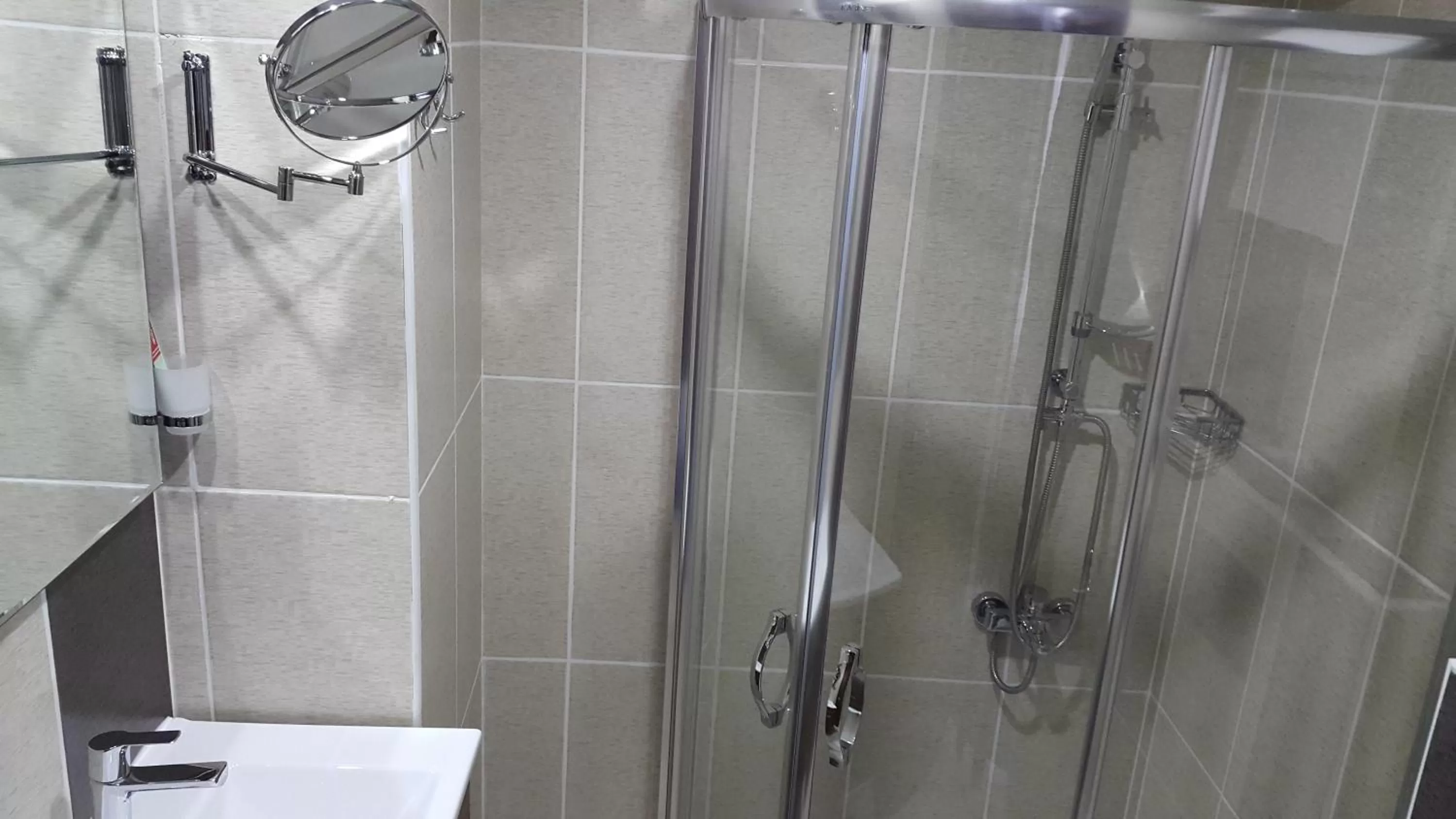 Shower in Miroglu Hotel