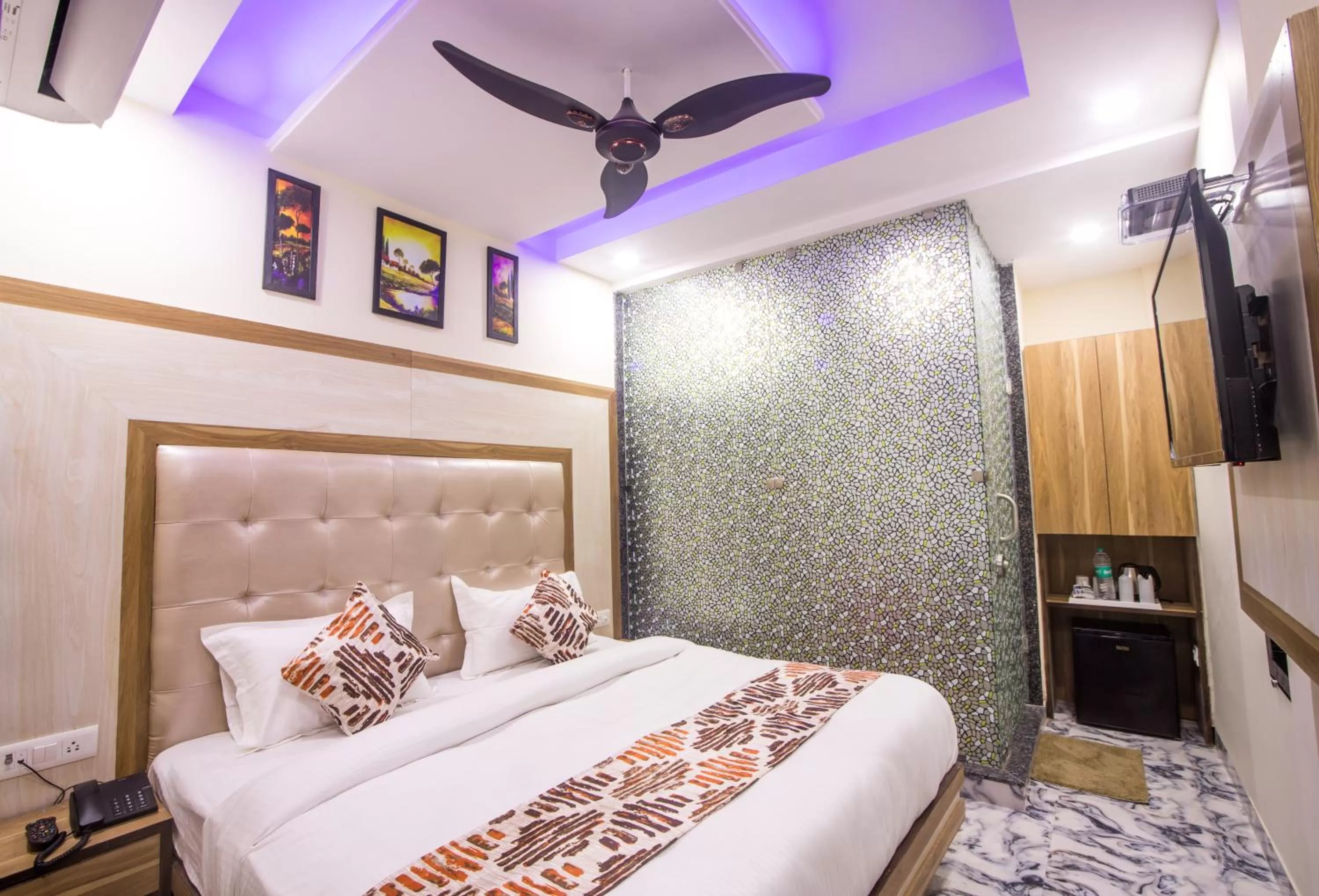 Bedroom, Bed in Hotel Harsha International