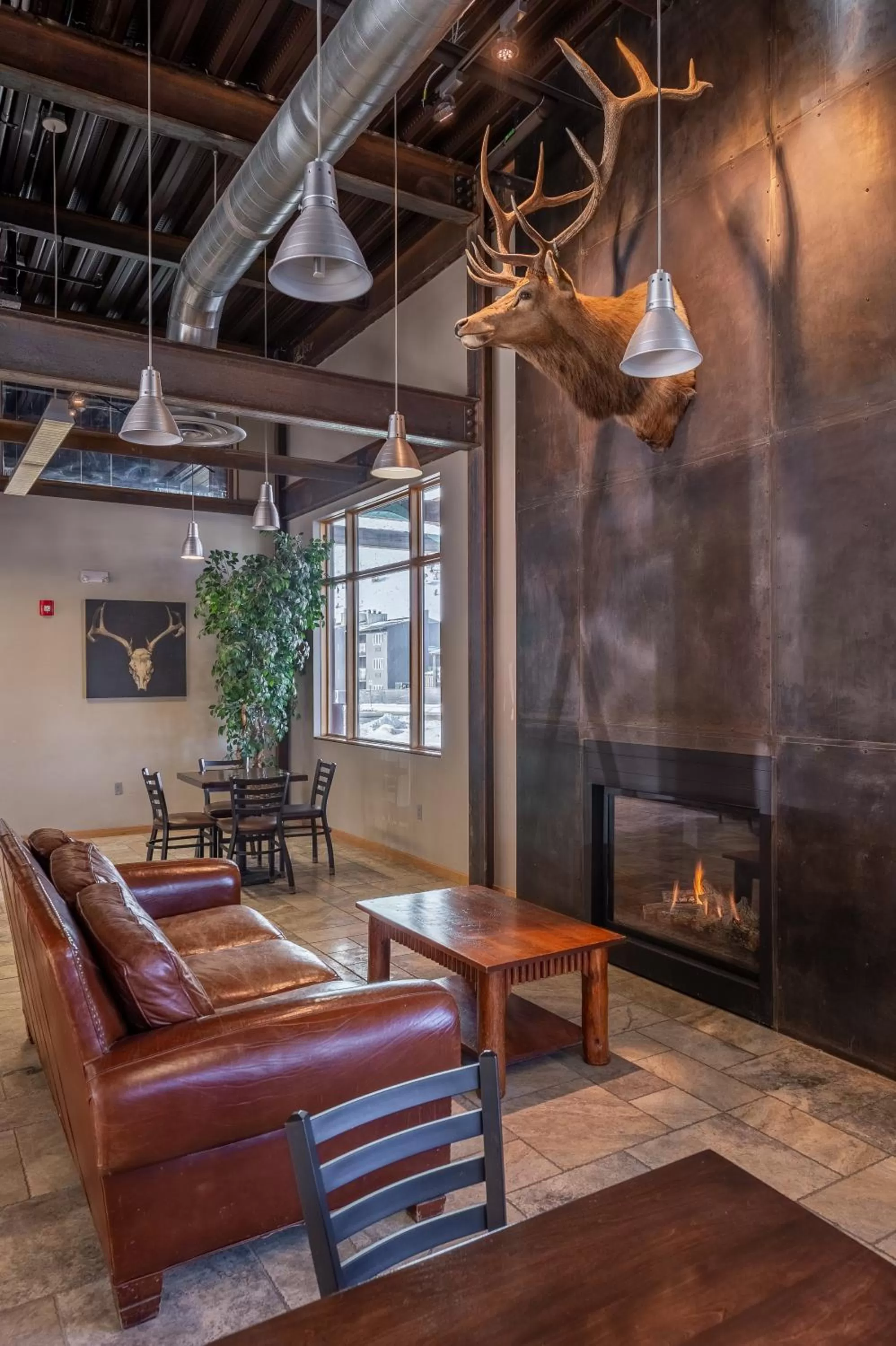 Seating area in 49'er Inn & Suites