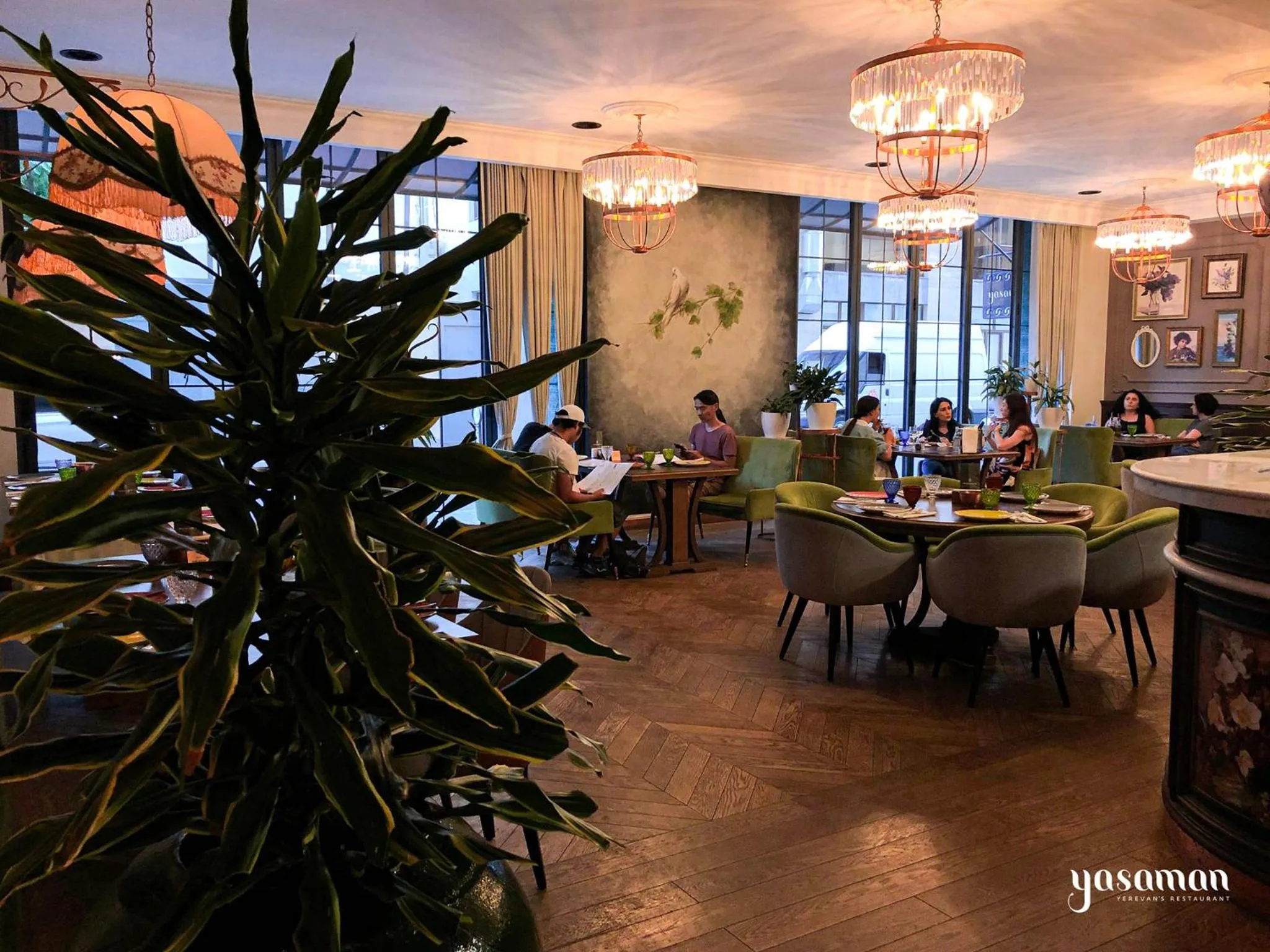 Restaurant/places to eat in Diamond Hotel Yerevan