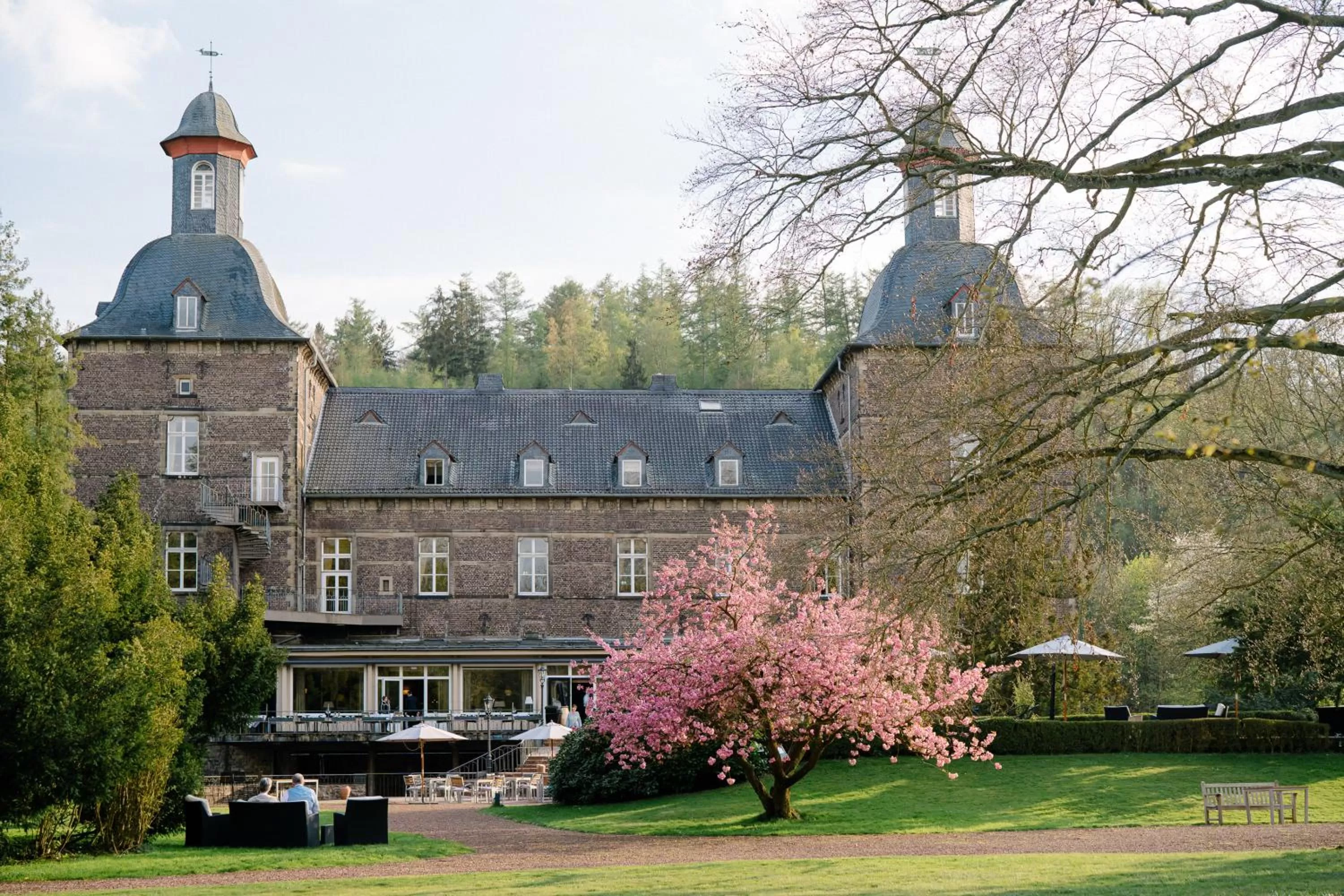 Property building in Schlosshotel Hugenpoet