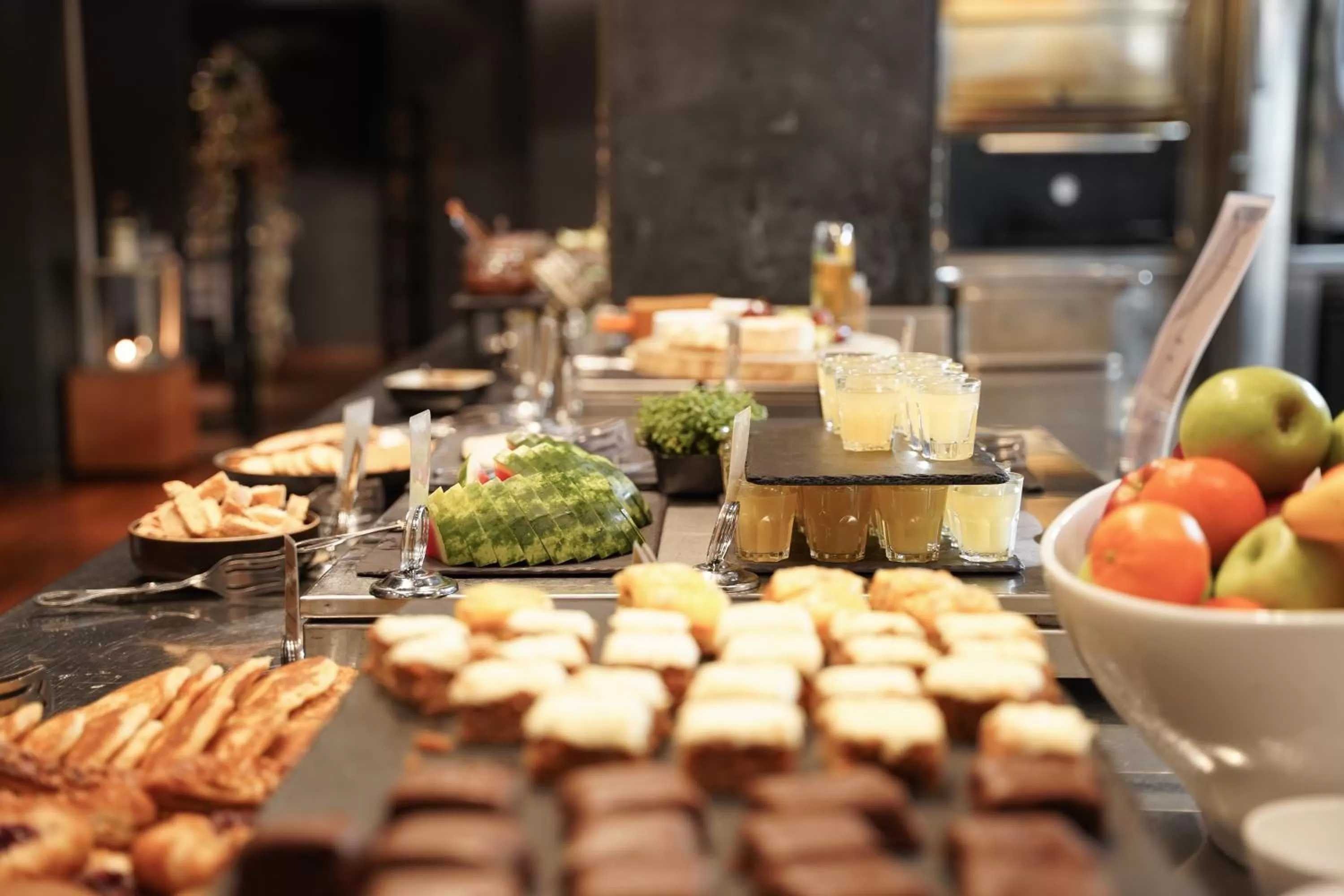 Breakfast in Home Hotel Folketeateret