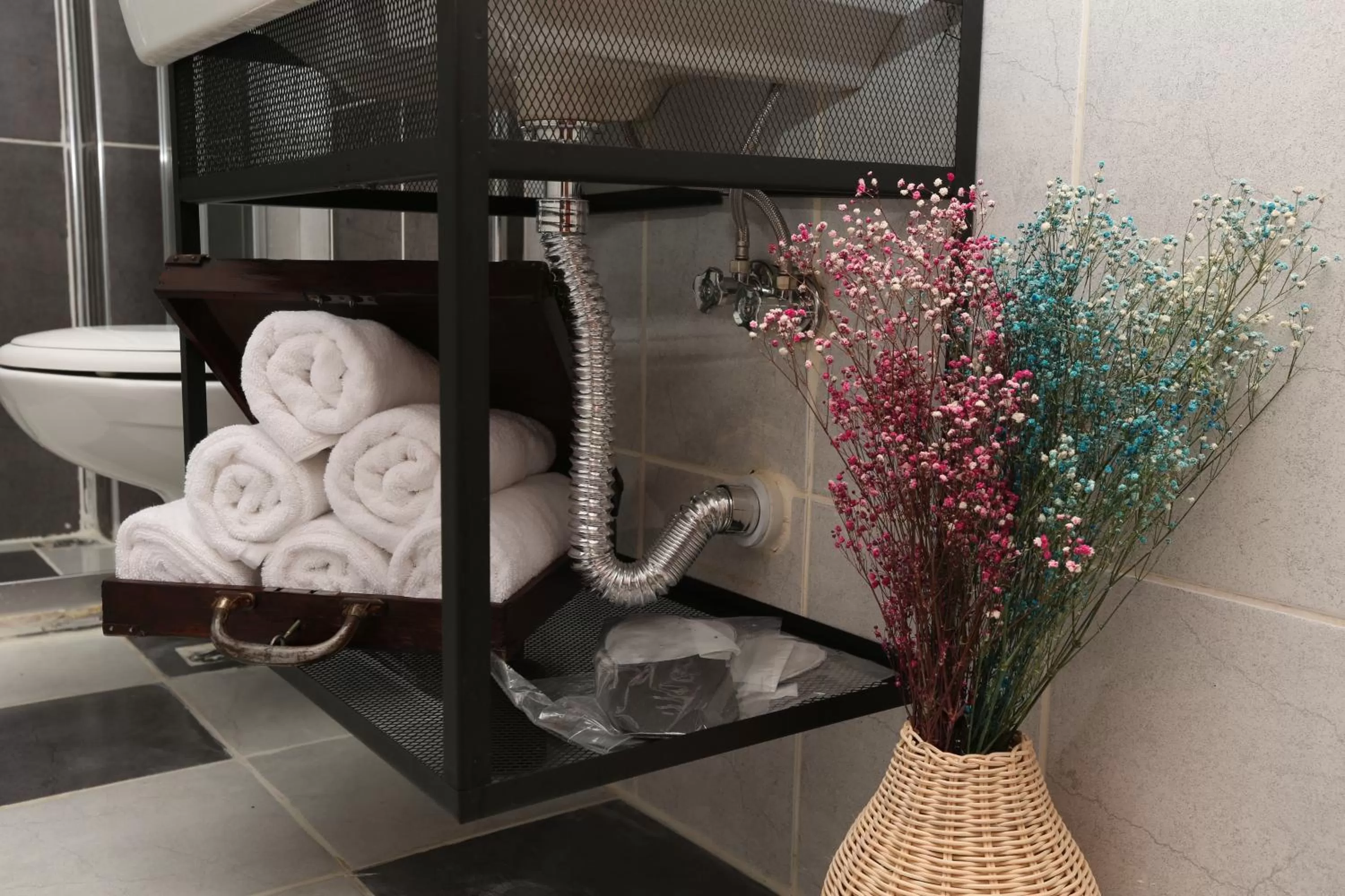 Bathroom in Perazre Hotel