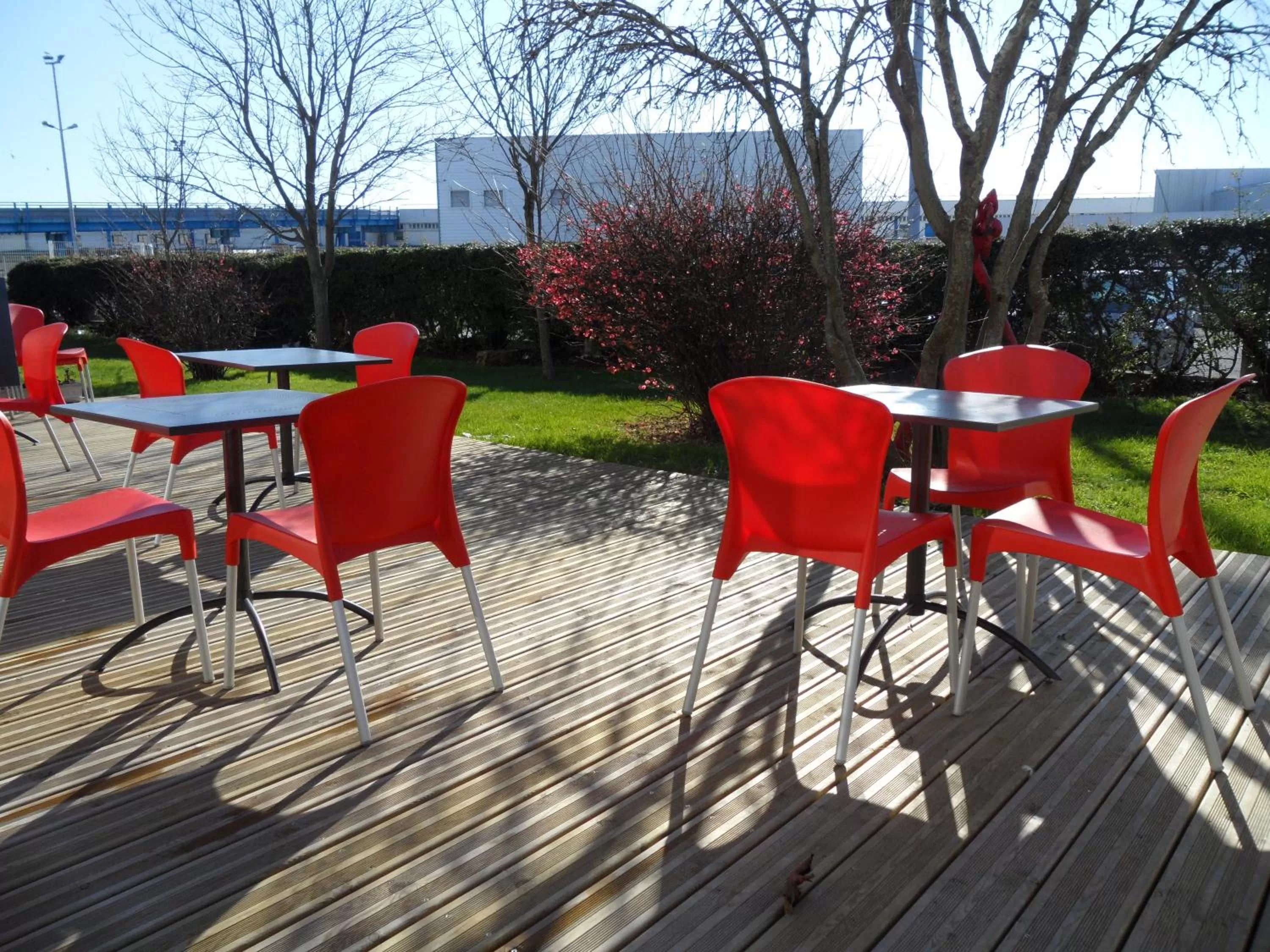 Restaurant/places to eat in Hôtel Les Gens De Mer Lorient by Popinns