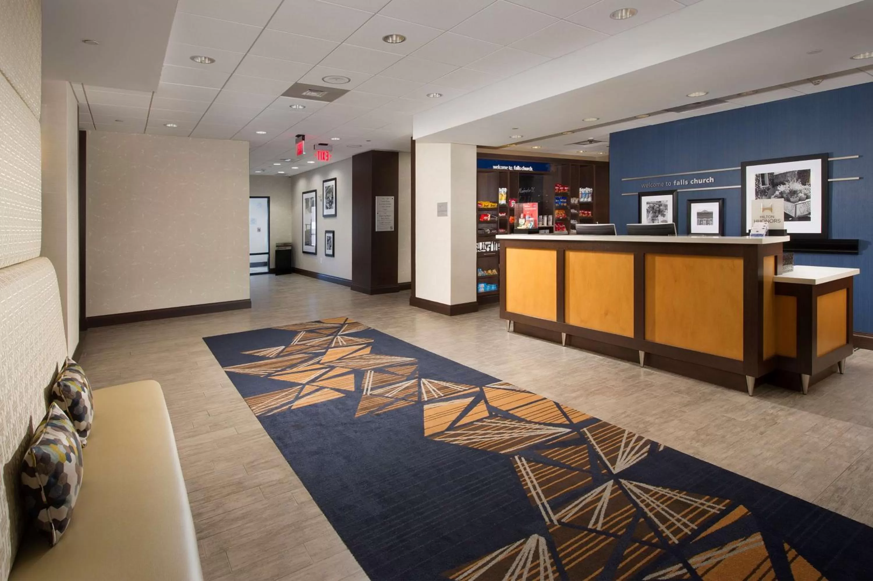Lobby or reception in Hampton Inn & Suites Falls Church