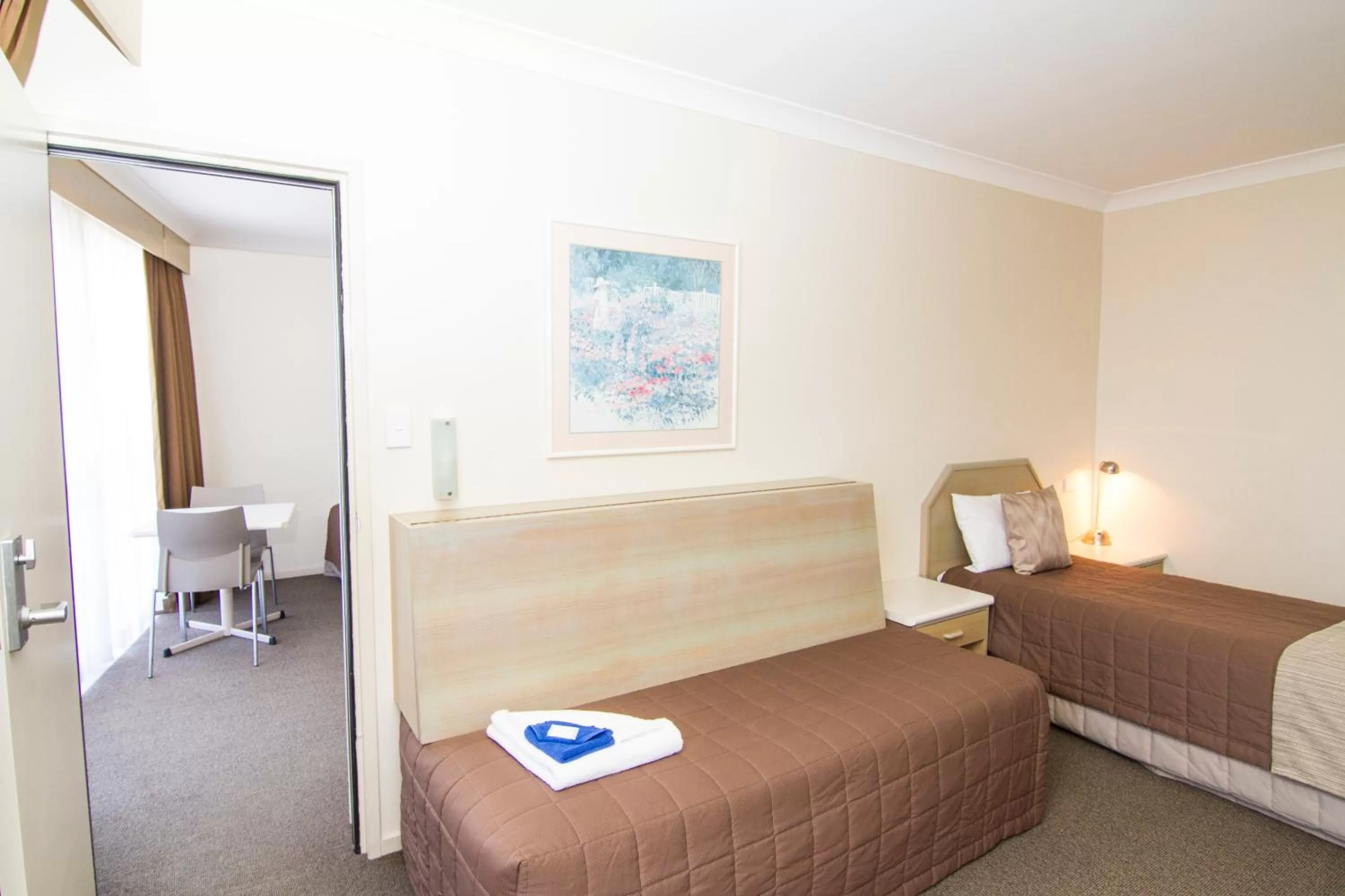 Bed in Dubbo RSL Club Motel