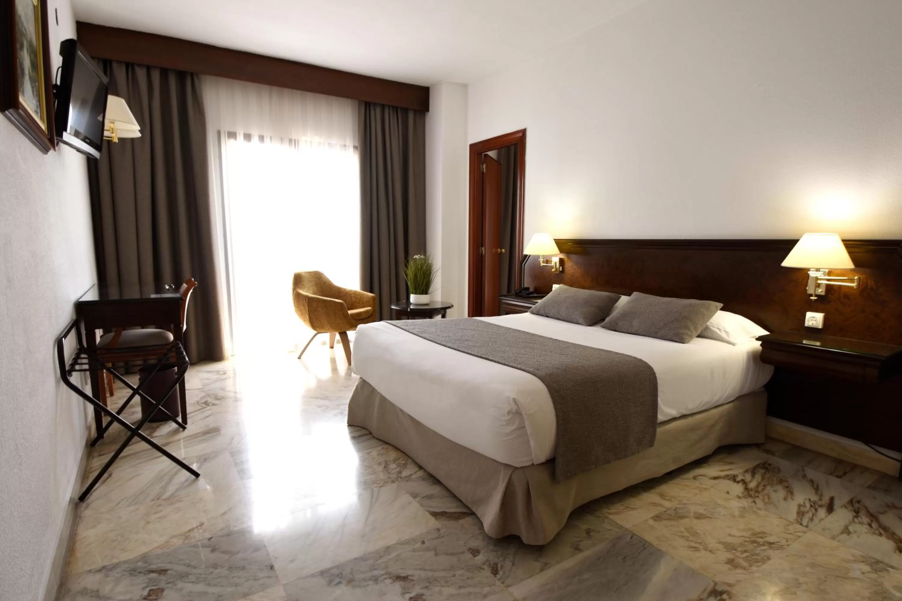 Superior Queen Room with Free Parking in Hotel Turia