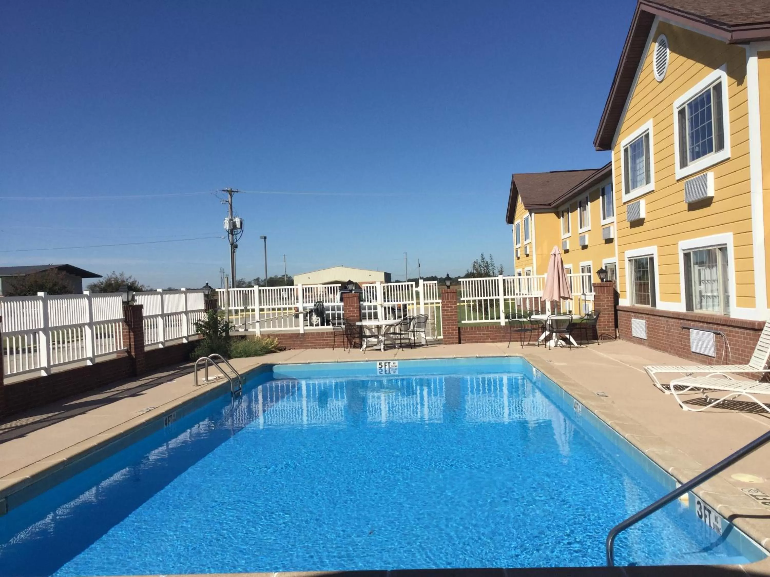 Swimming pool in Days Inn by Wyndham Lake Village