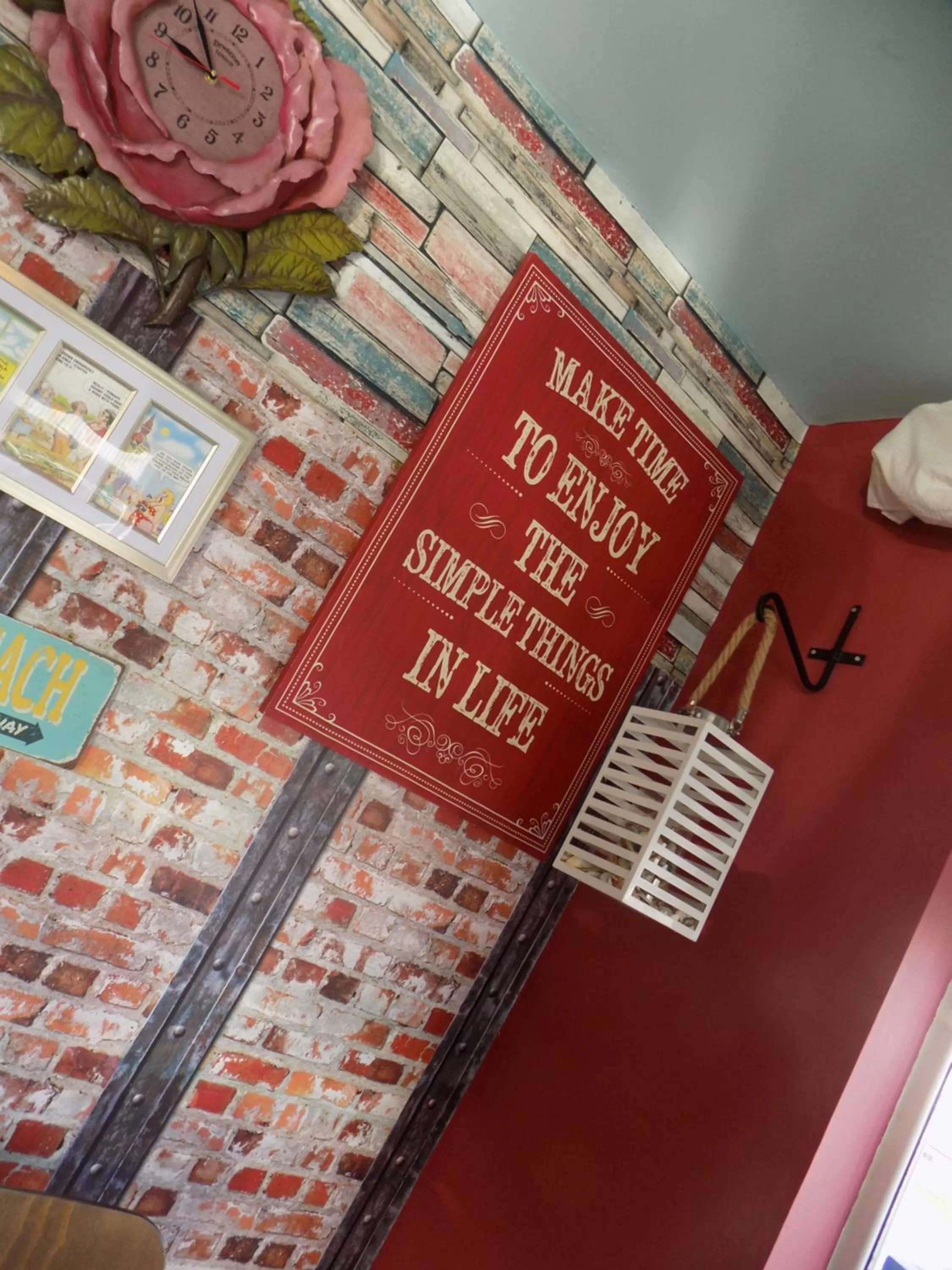 Logo/Certificate/Sign in Tracey's Driftwood