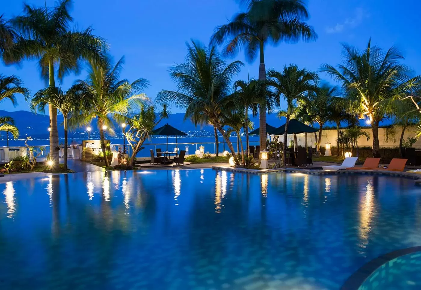 Swimming pool in Swiss-Belhotel Silae Palu