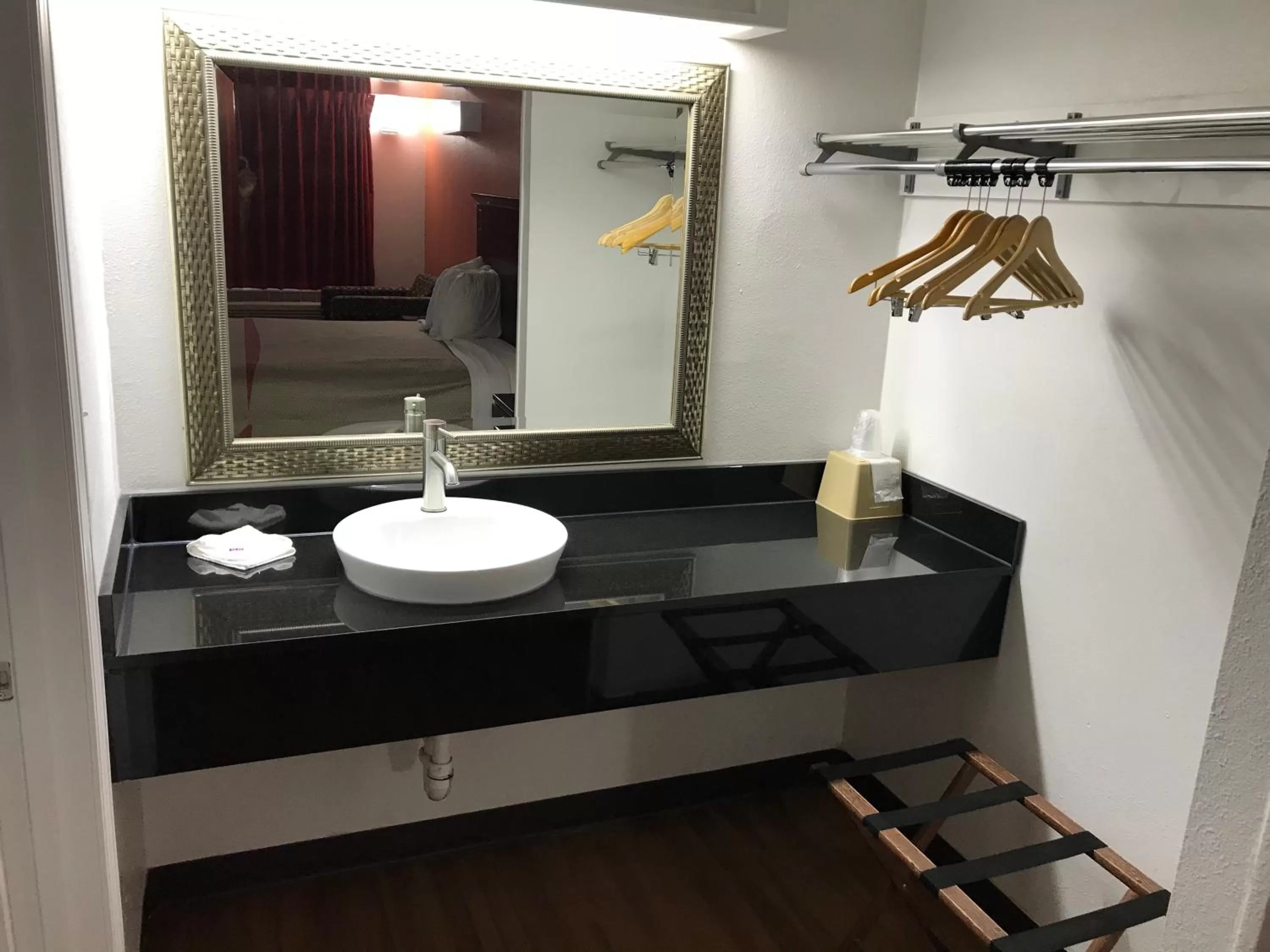 Bathroom in Motel 6-Alma, AR