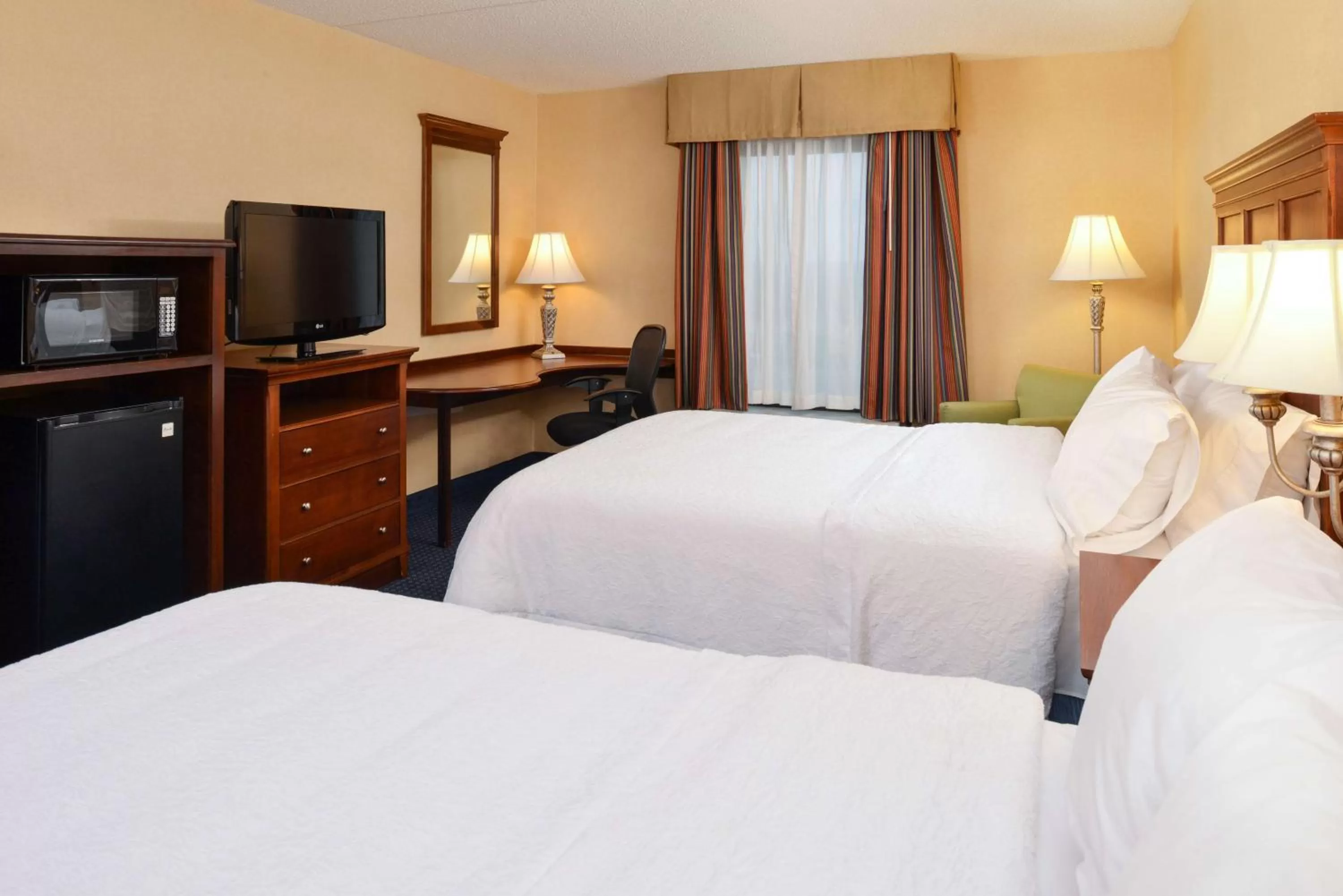 Bed in Hampton Inn and Suites Fredericksburg South