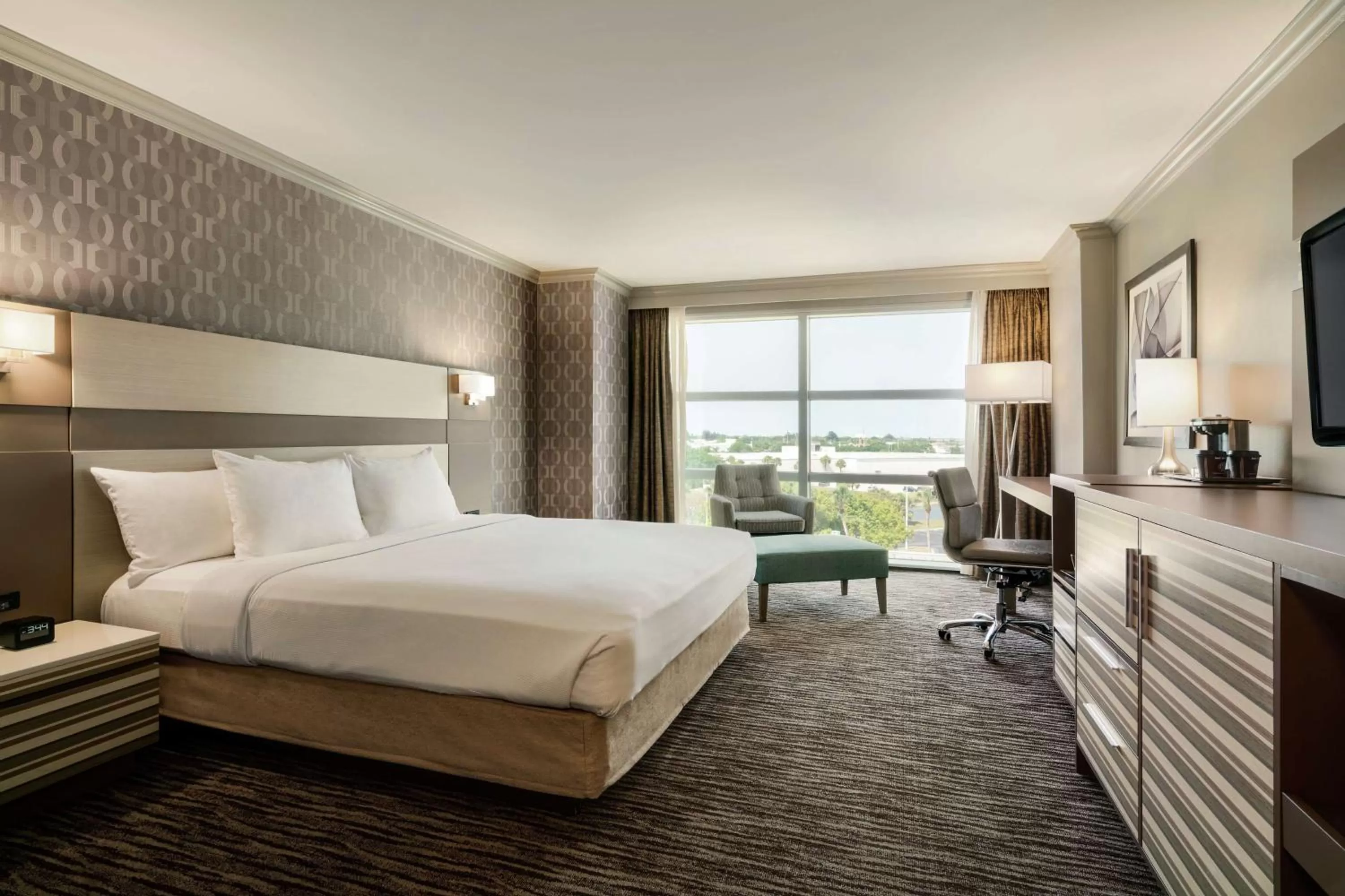 Bed in Hilton Melbourne, FL