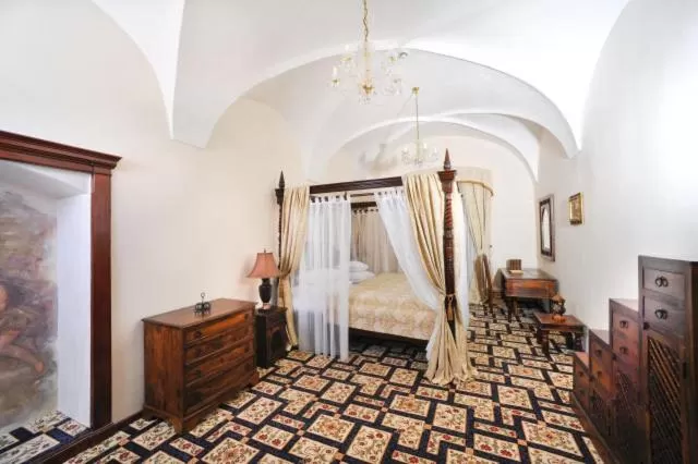 Bed in Chateau Zbiroh