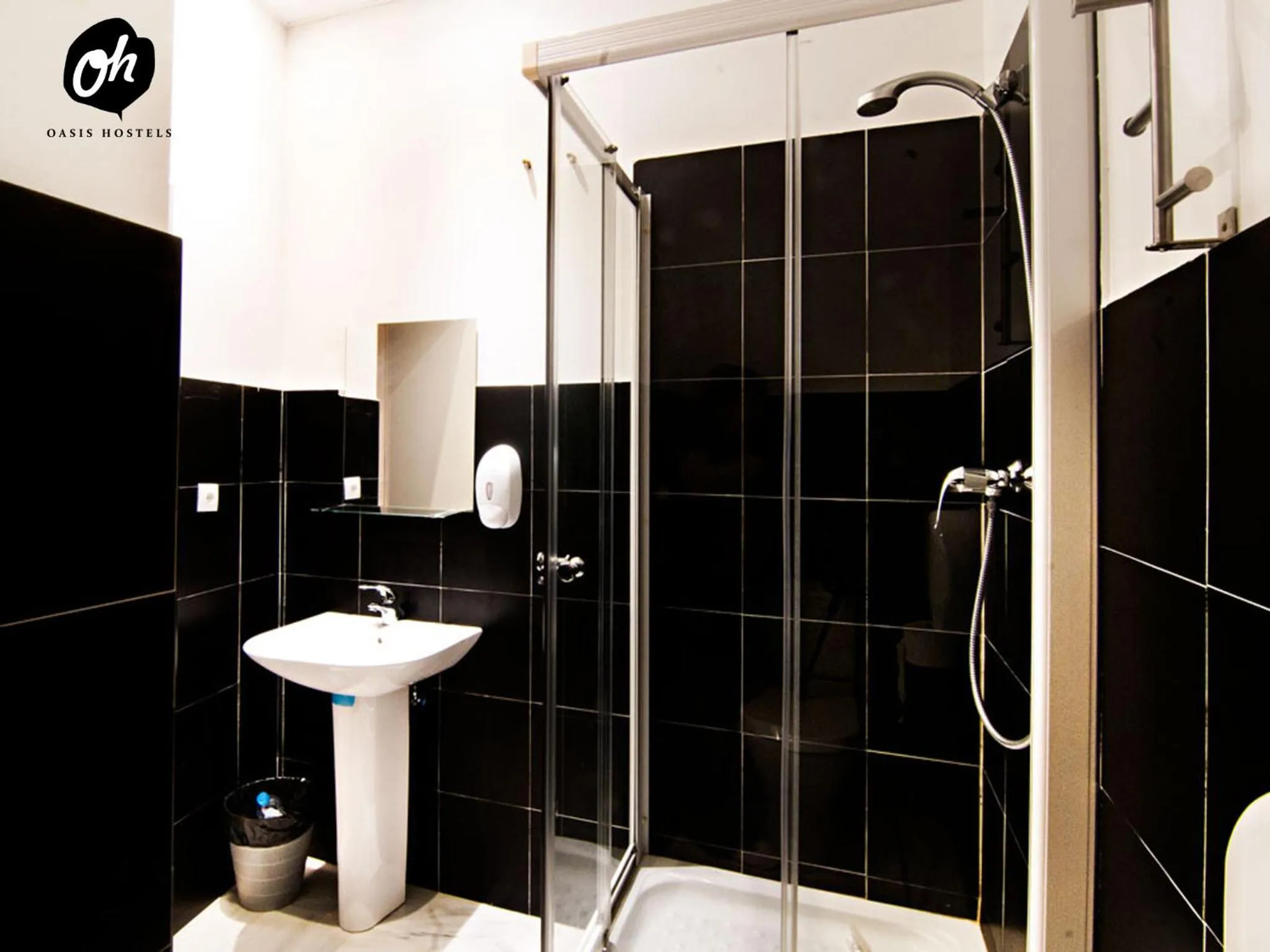 Bed in 12-Bed Female Dormitory Room in Oasis Backpackers' Hostel Palace Sevilla