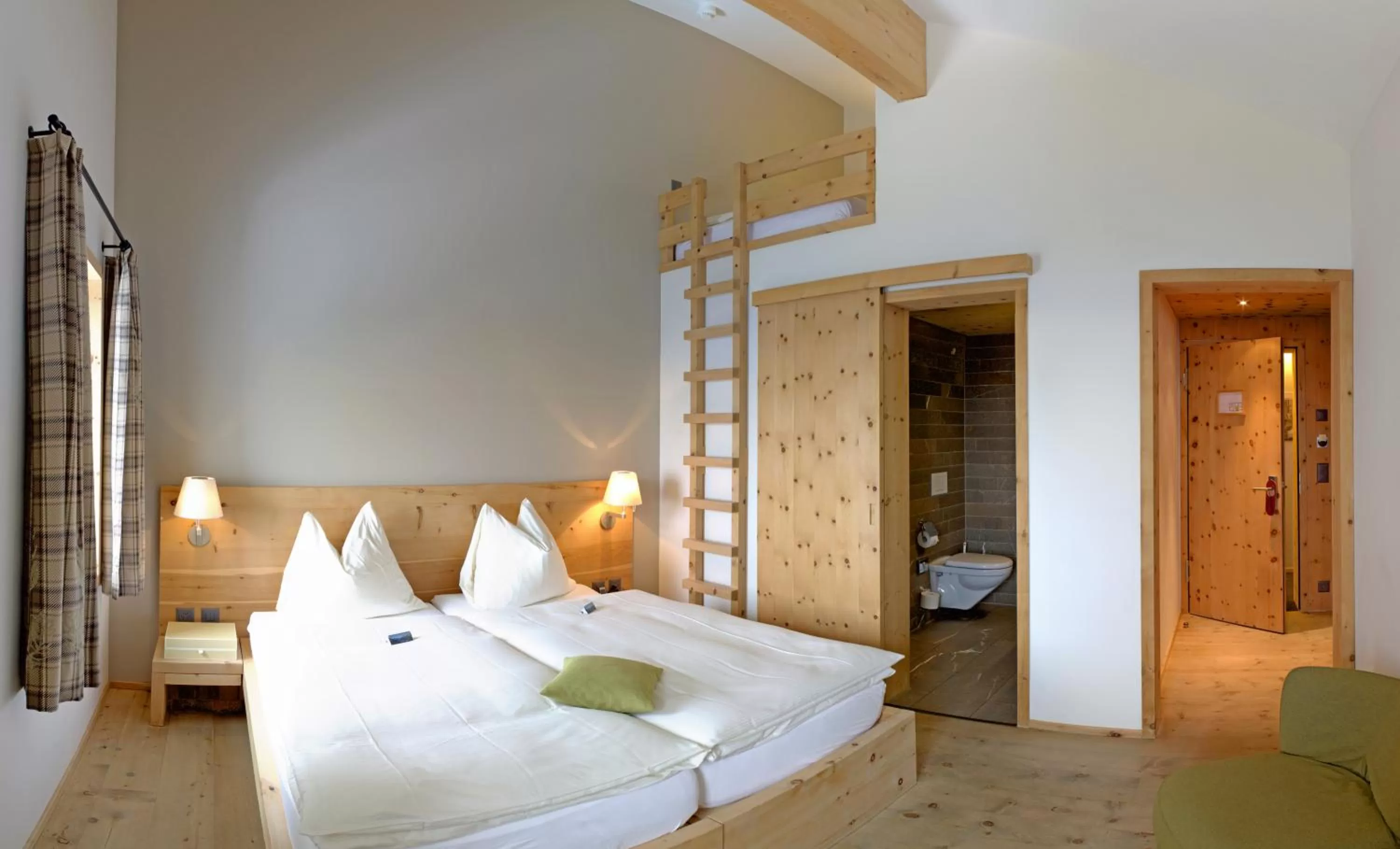 Photo of the whole room, Bed in Romantik Hotel Muottas Muragl