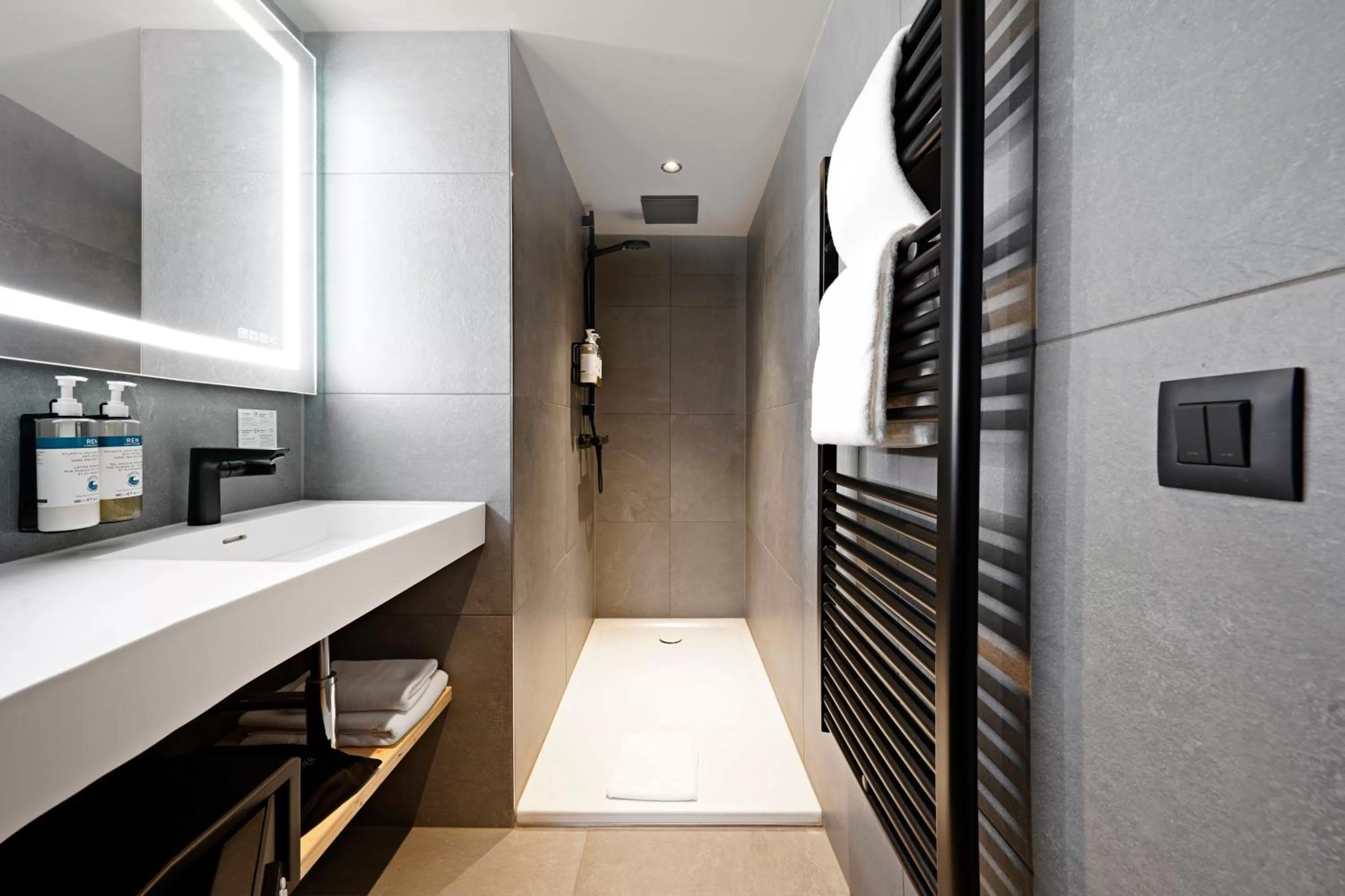 Shower, Bed in Numa Vienna Wood