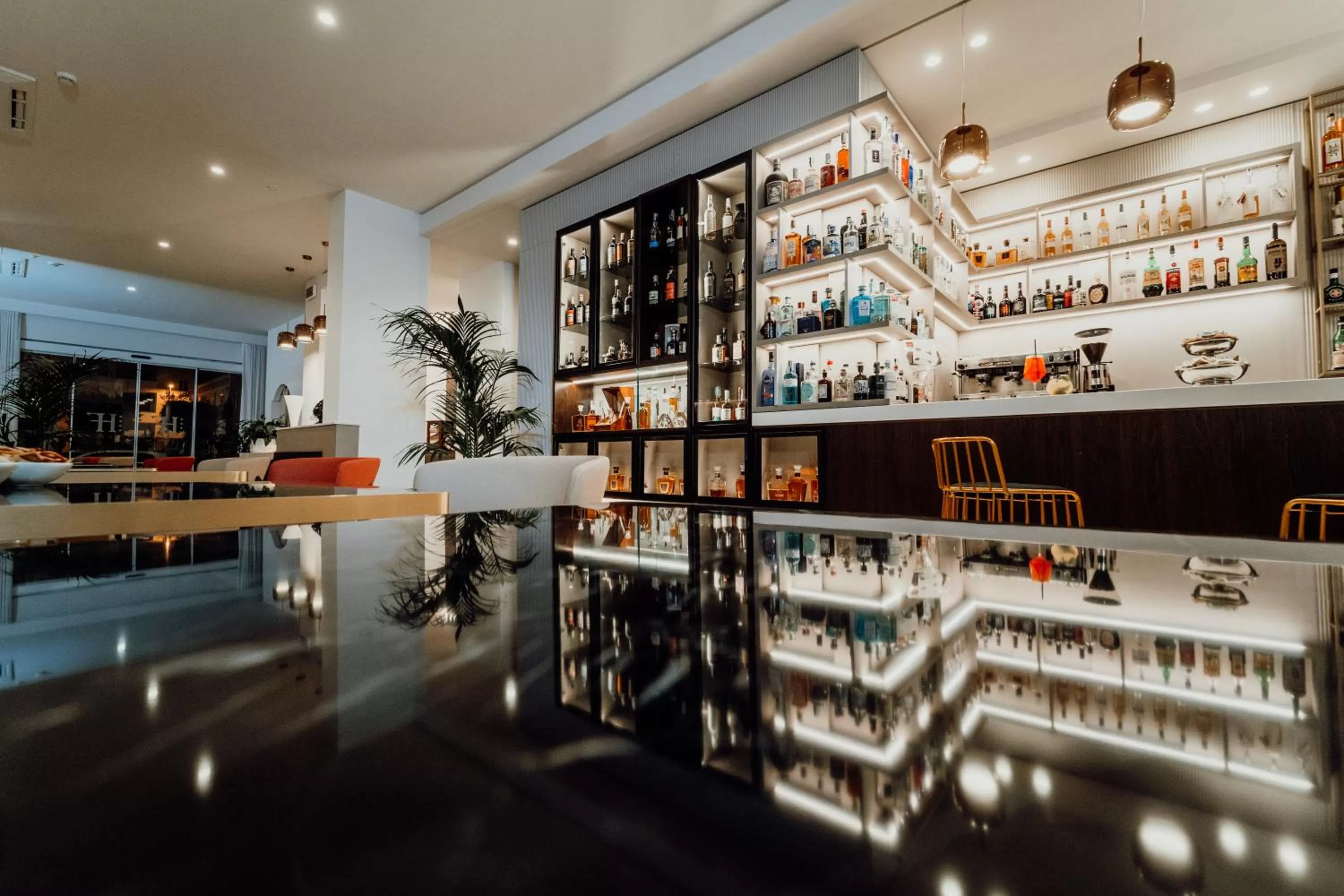 Restaurant/places to eat in Hotel Falli