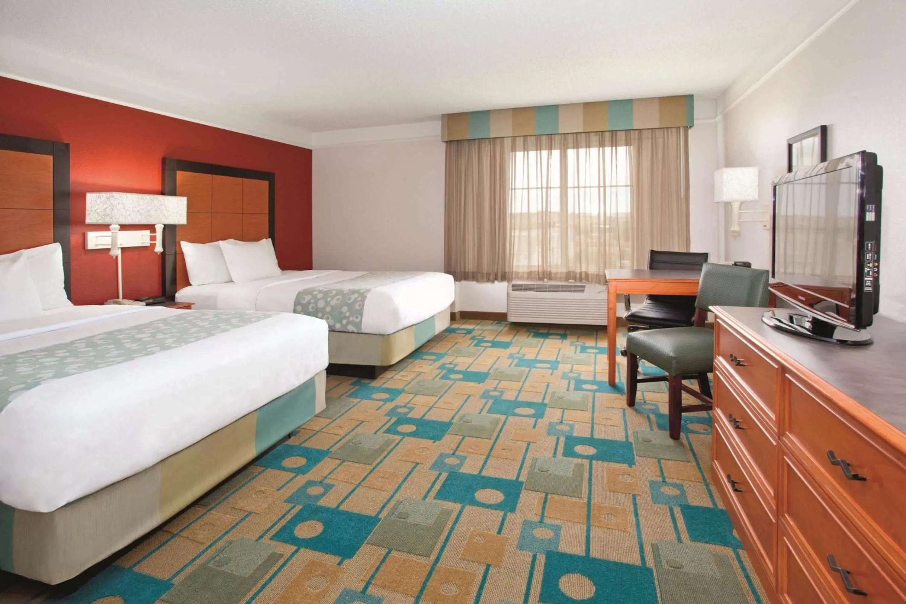 Photo of the whole room, Bed in La Quinta by Wyndham Colorado Springs South Airport