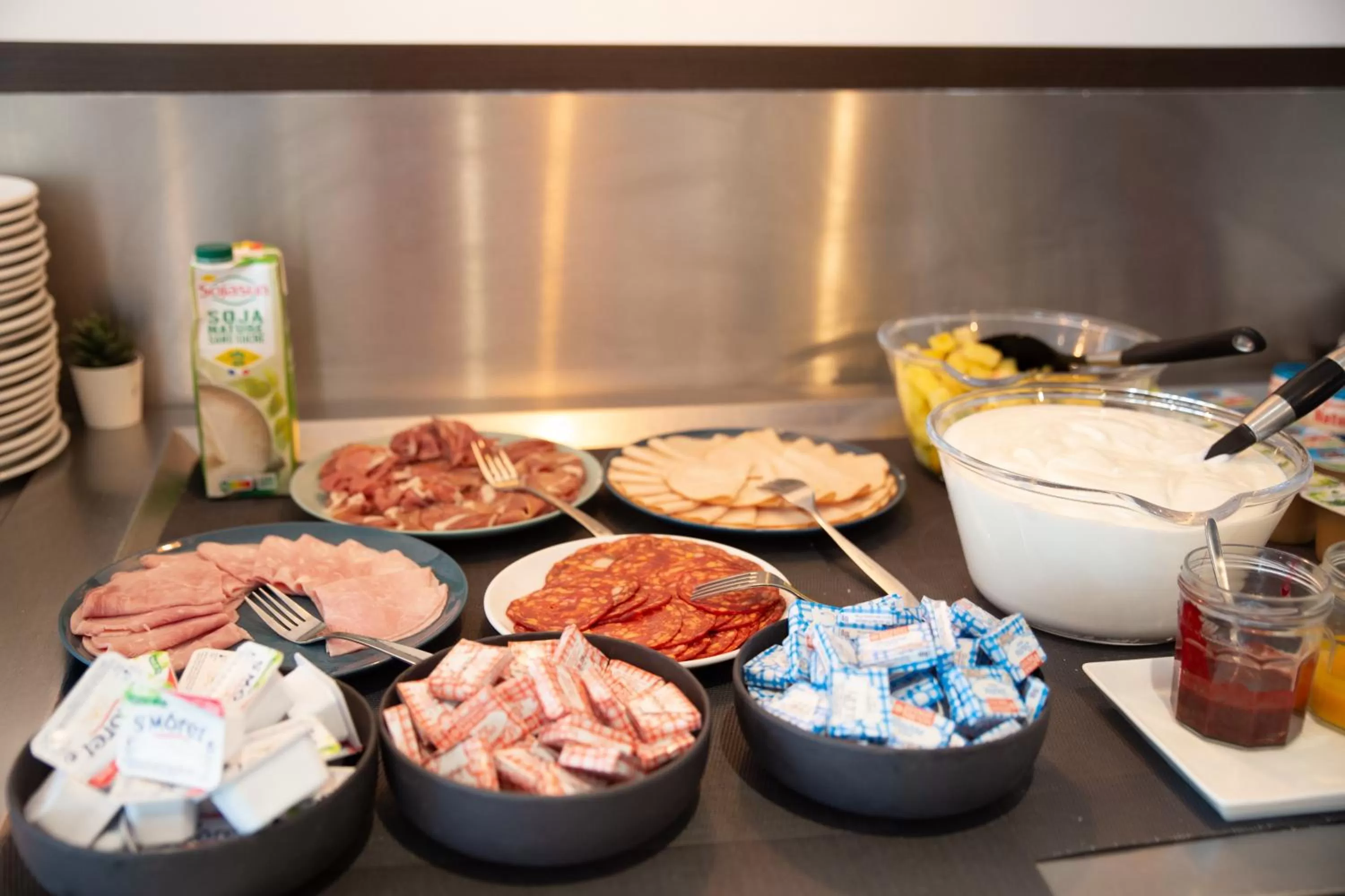 Breakfast in Clarion Aparthotel Toulouse Blagnac Airport