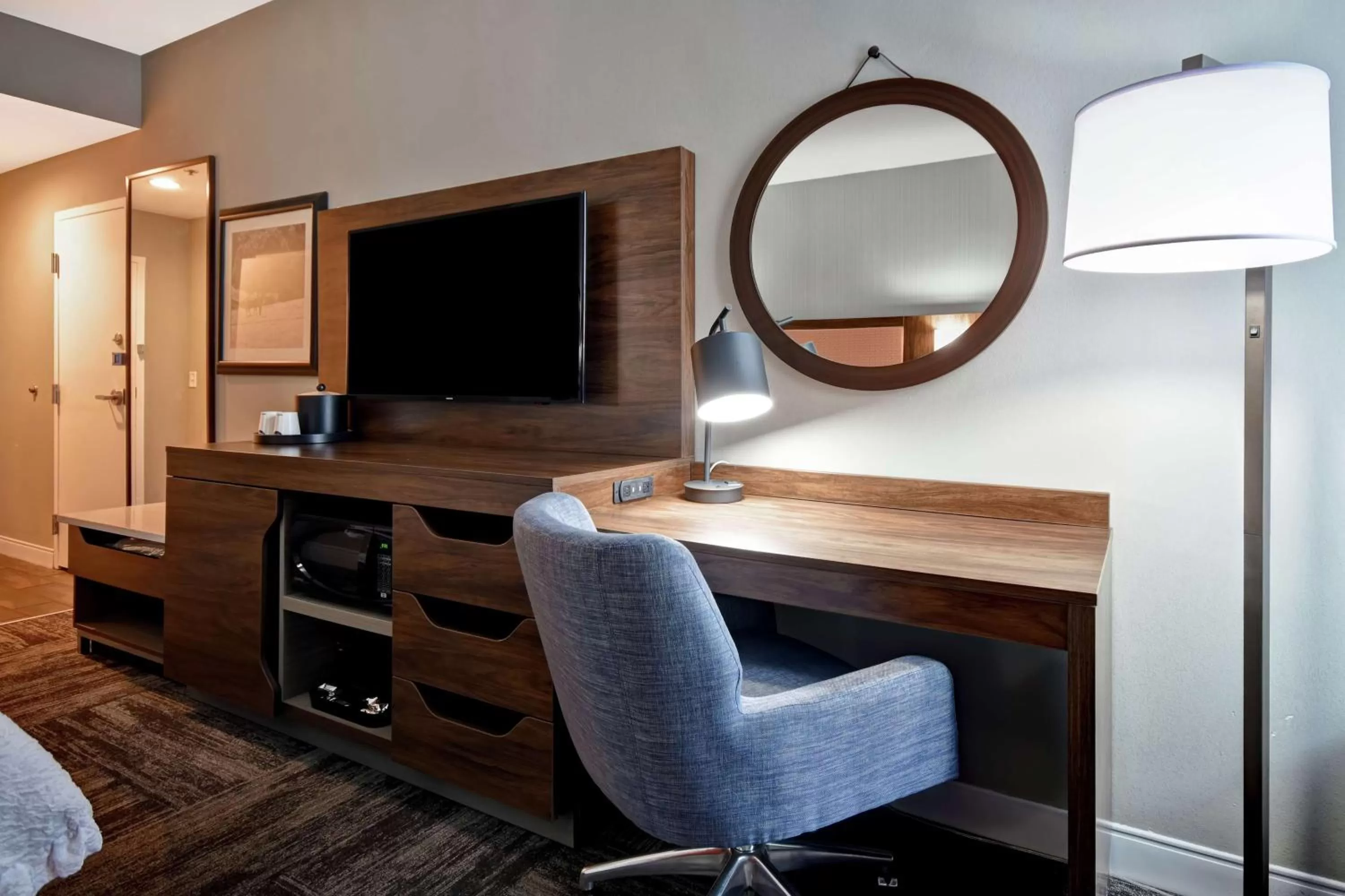 Queen Room with Roll-in Shower - Non-Smoking in Hampton Inn Lexington I-75