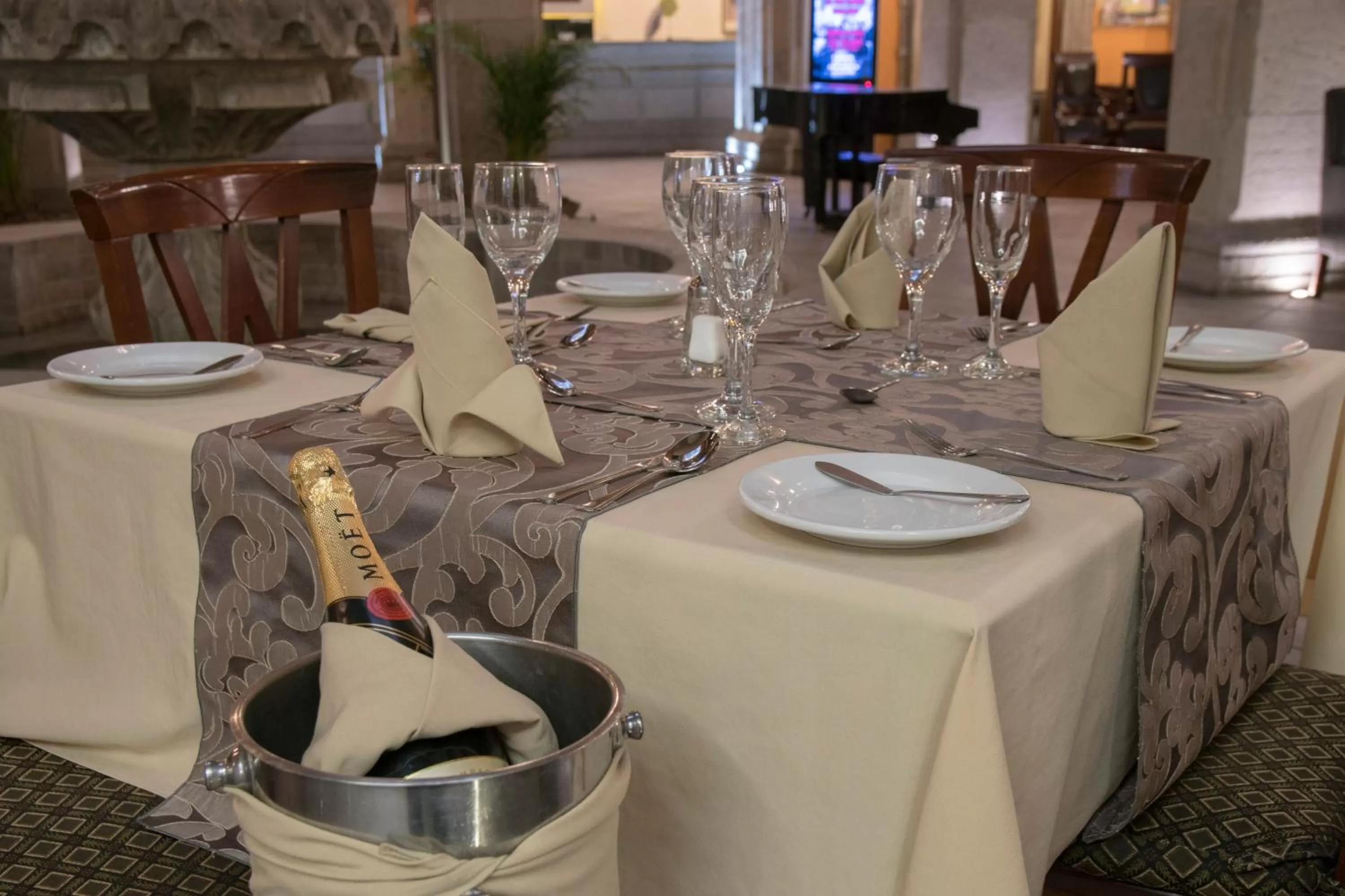 Restaurant/places to eat in Hotel Morales Historical & Colonial Downtown Core