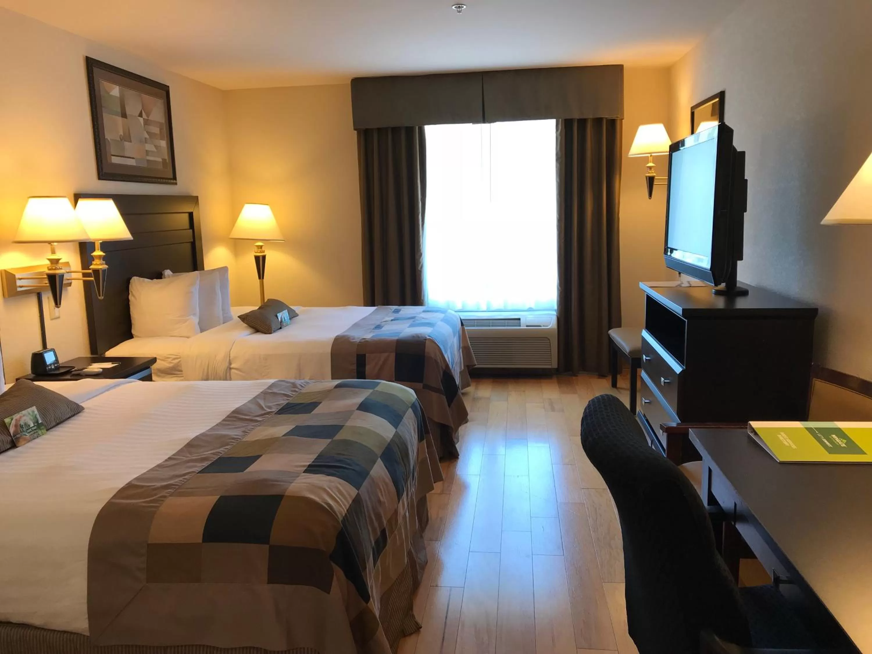 Photo of the whole room, Bed in Wingate by Wyndham LaGrange