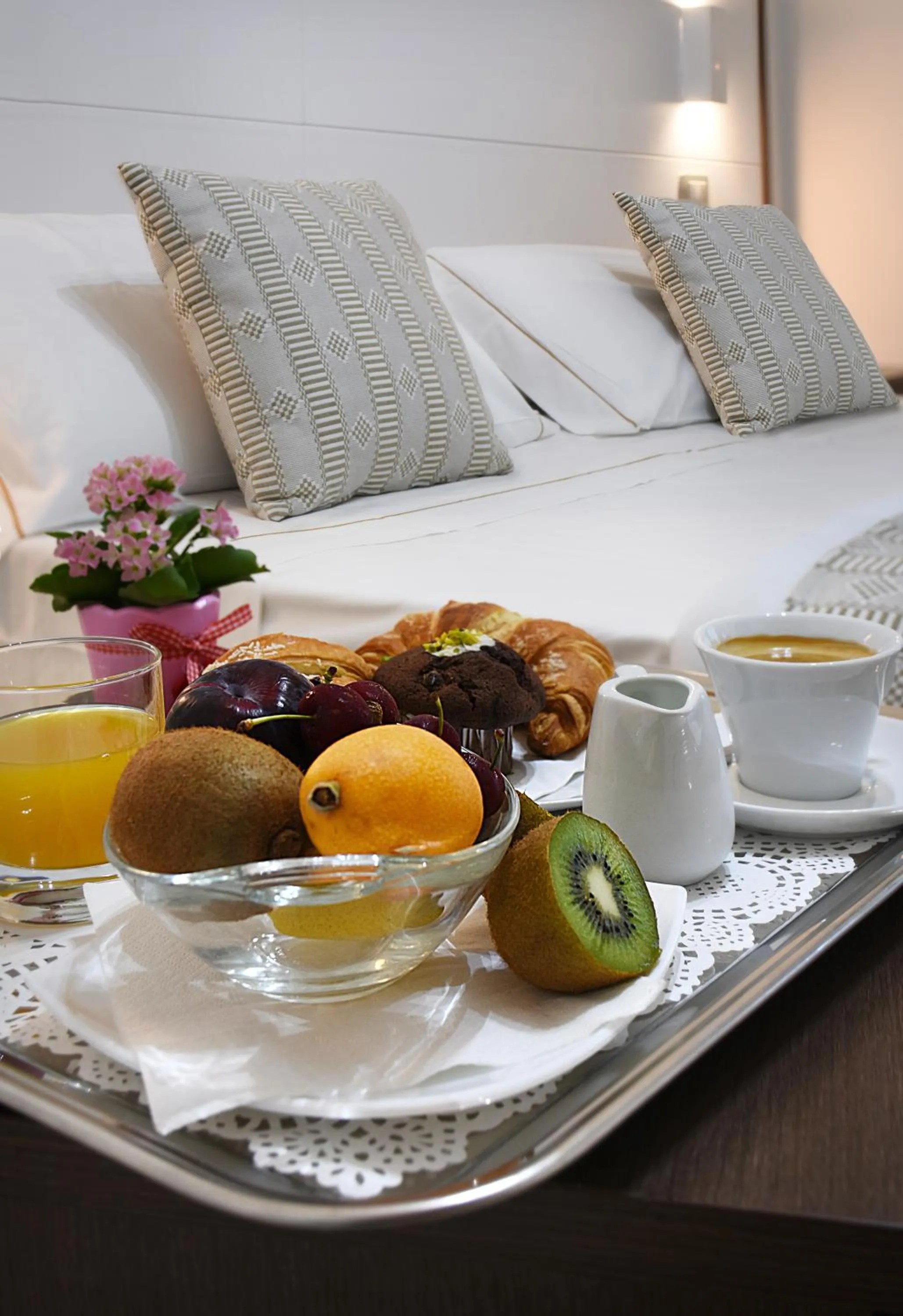 Breakfast, Bed in Xenia Hotel