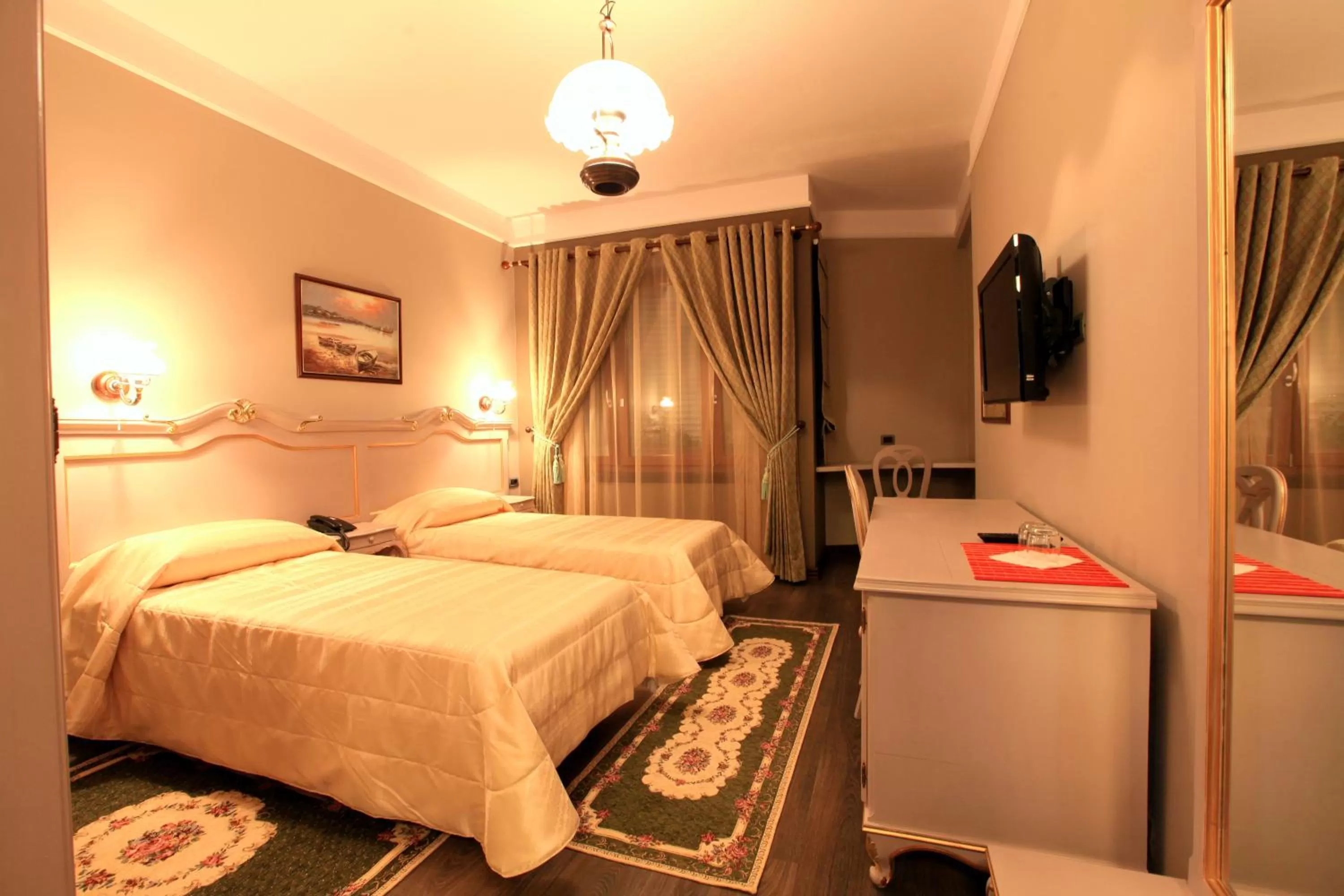 Twin Room in Hotel Victoria Tirana
