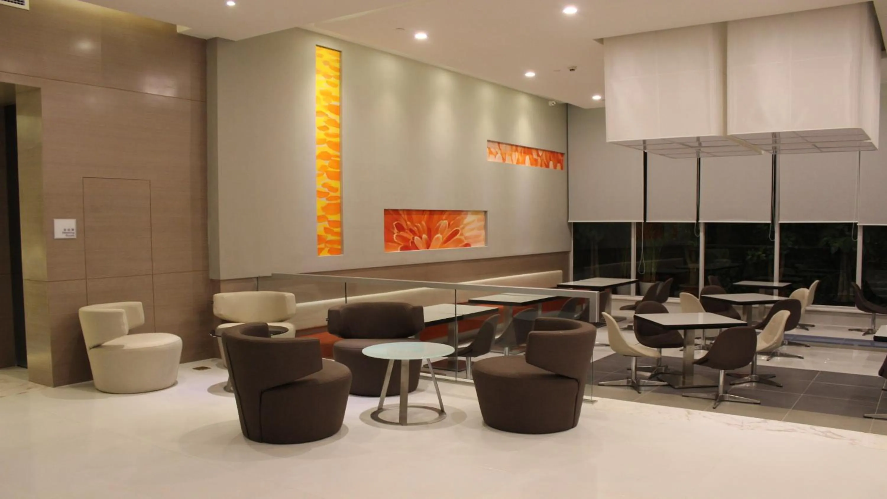 Restaurant/places to eat in Holiday Inn Express Weihai Hi-Tech Zone by IHG