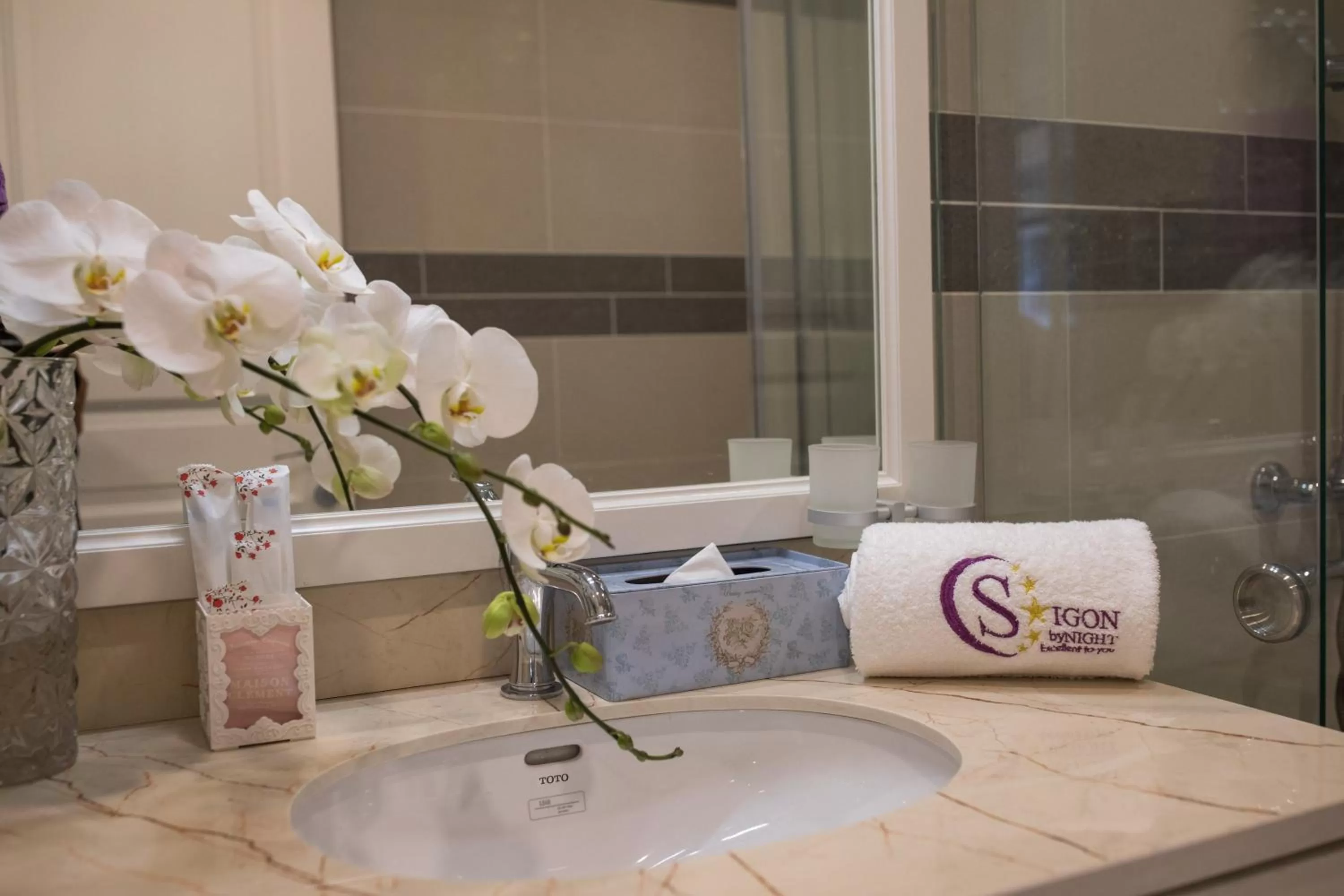 Bathroom in Saigon By Night Luxury Hotel