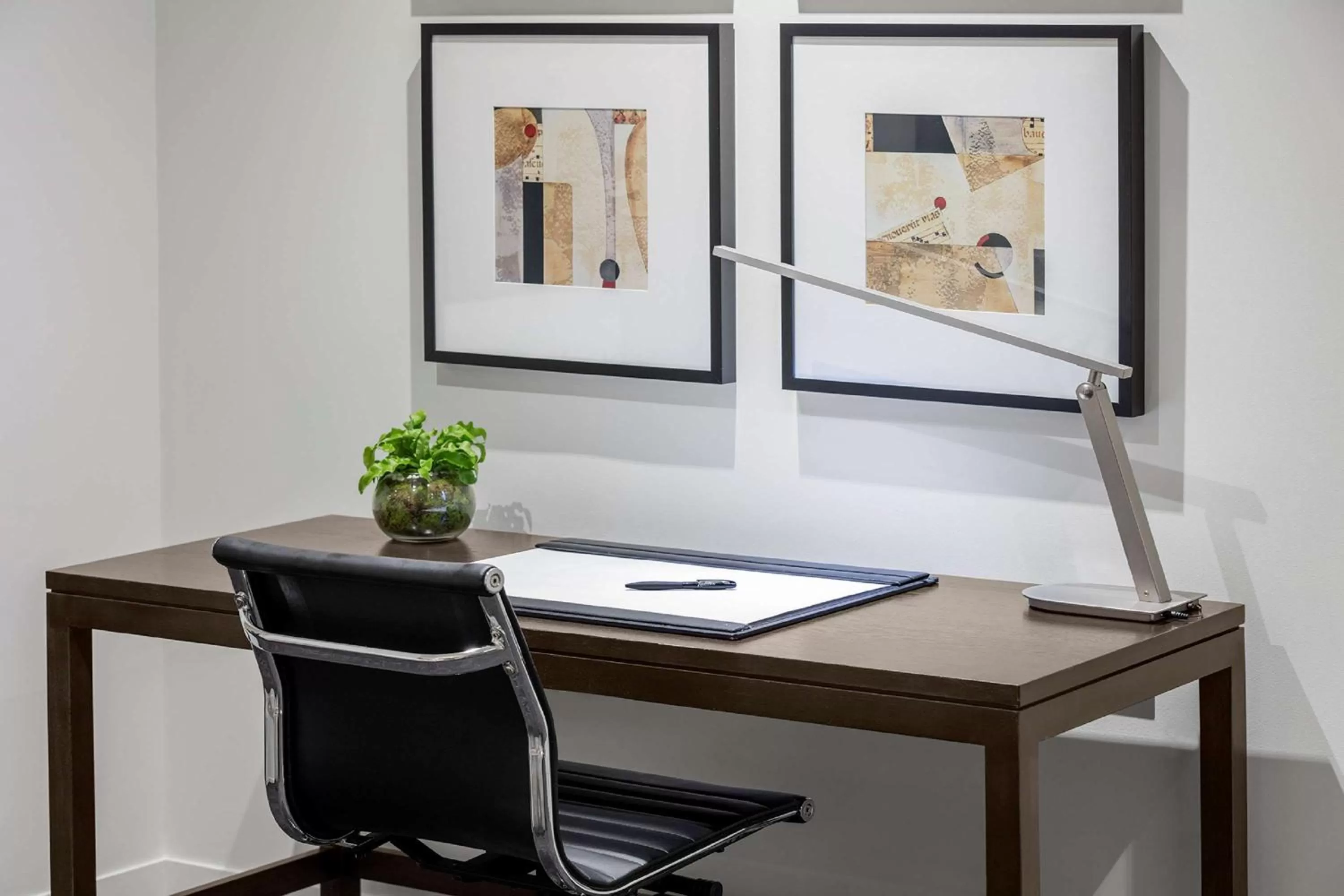 Photo of the whole room in Radisson On Flagstaff Gardens Melbourne