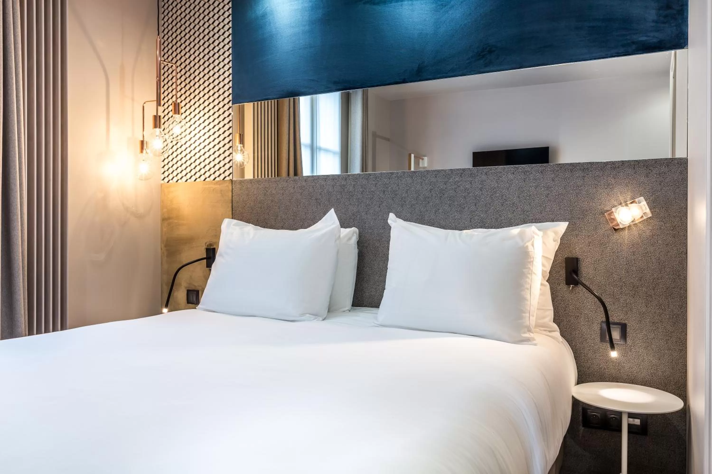 Bed in Hotel Duette Paris