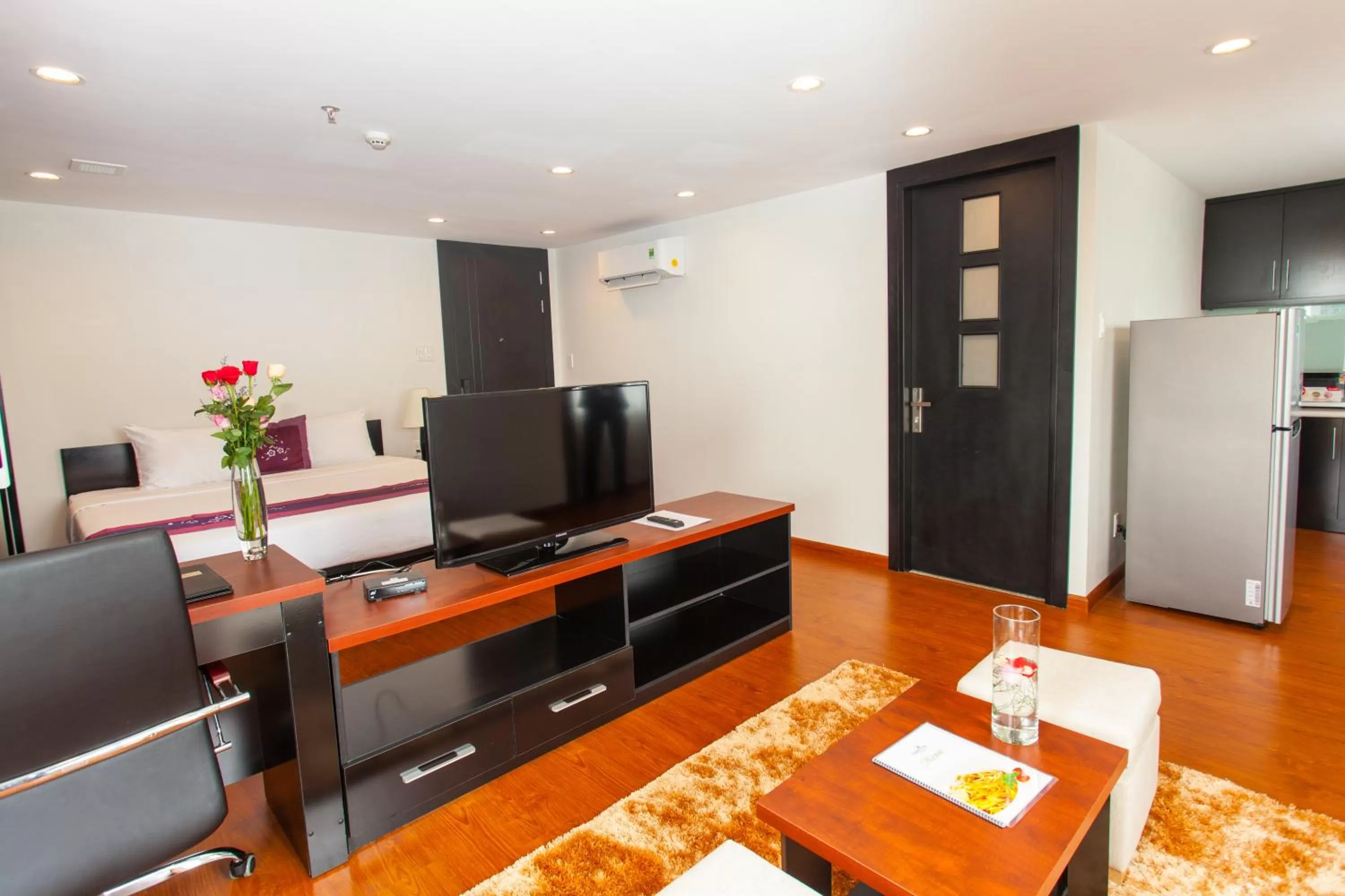 Living room, TV/Entertainment Center in Homestead Parkview