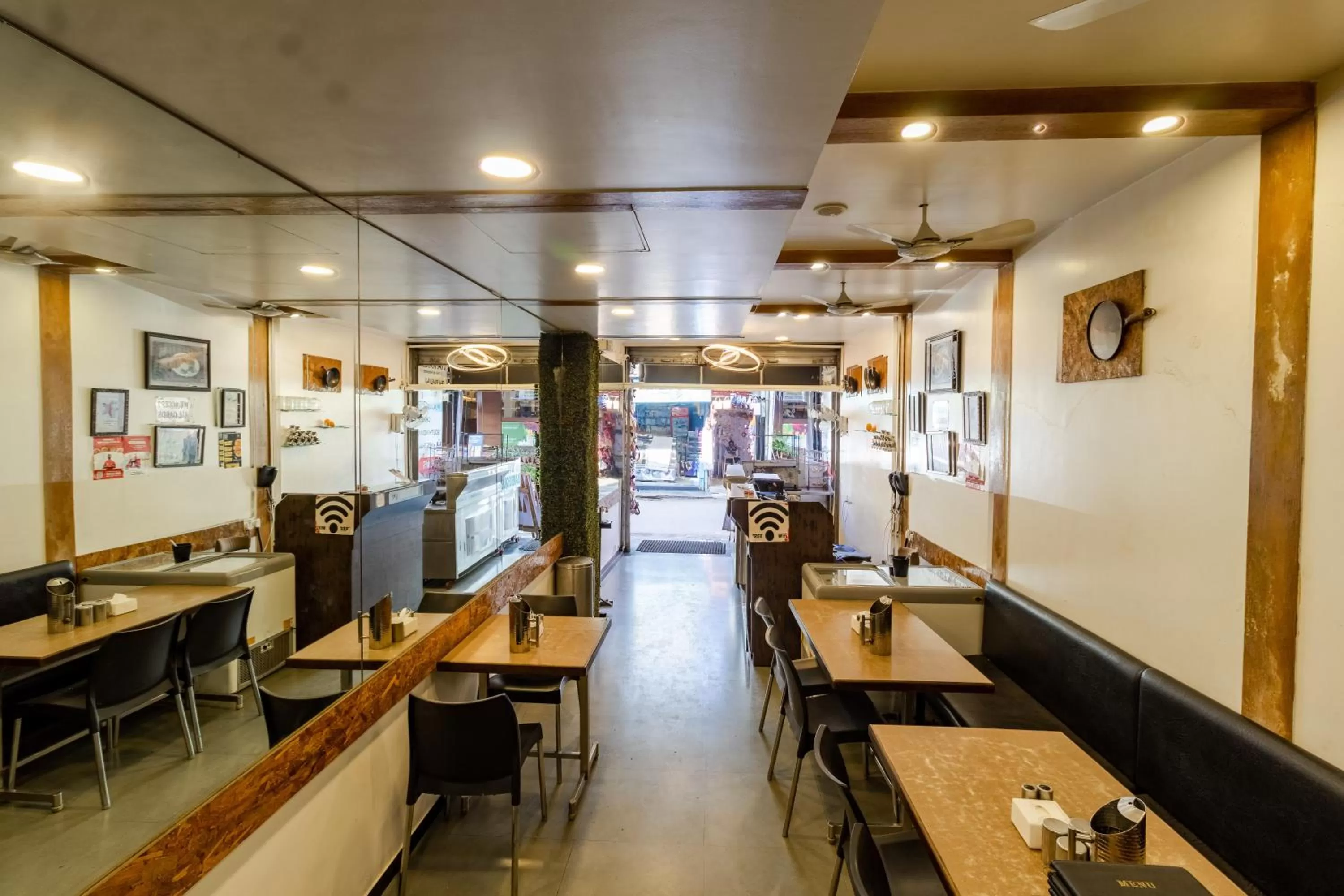 Restaurant/places to eat in Hotel Vyankatesh & Pure Veg Restaurant