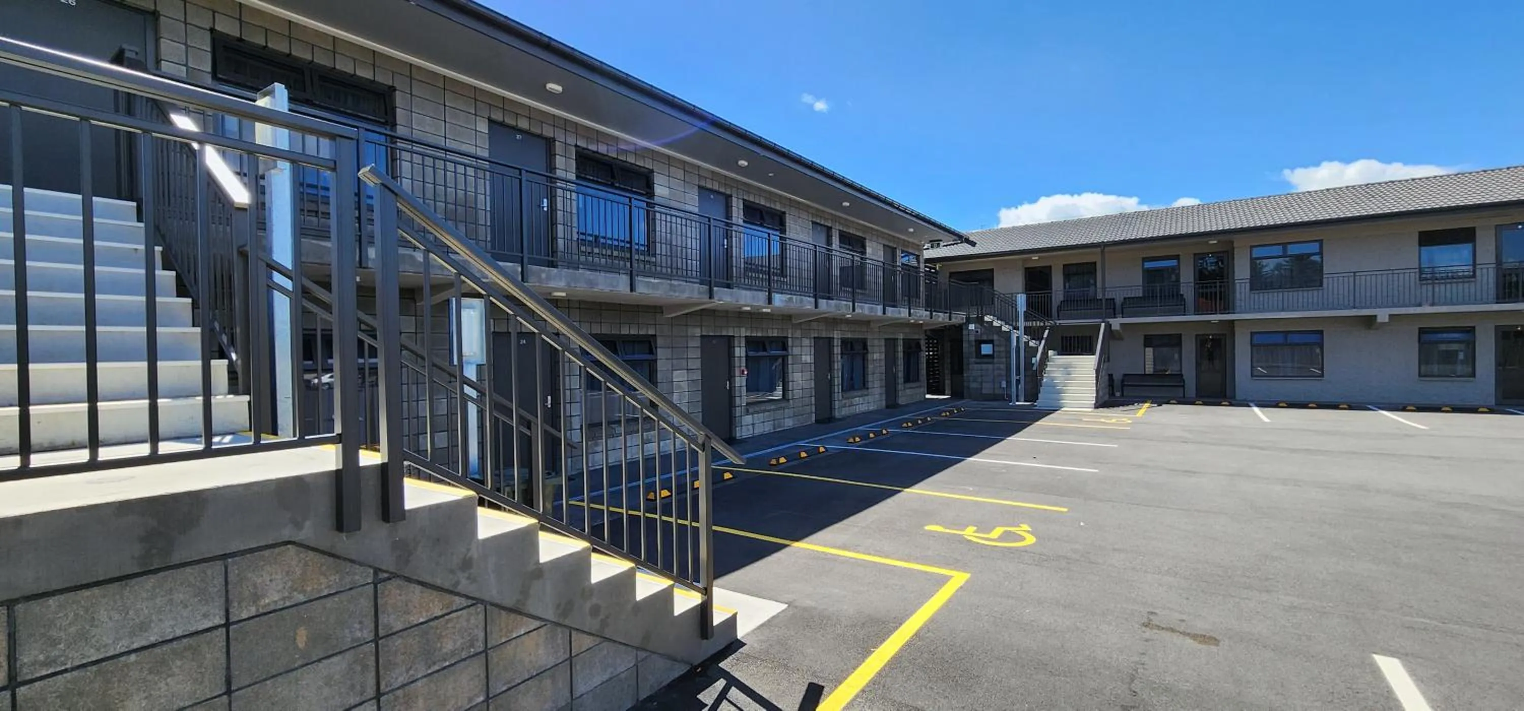 Property building in Auto Lodge Motel