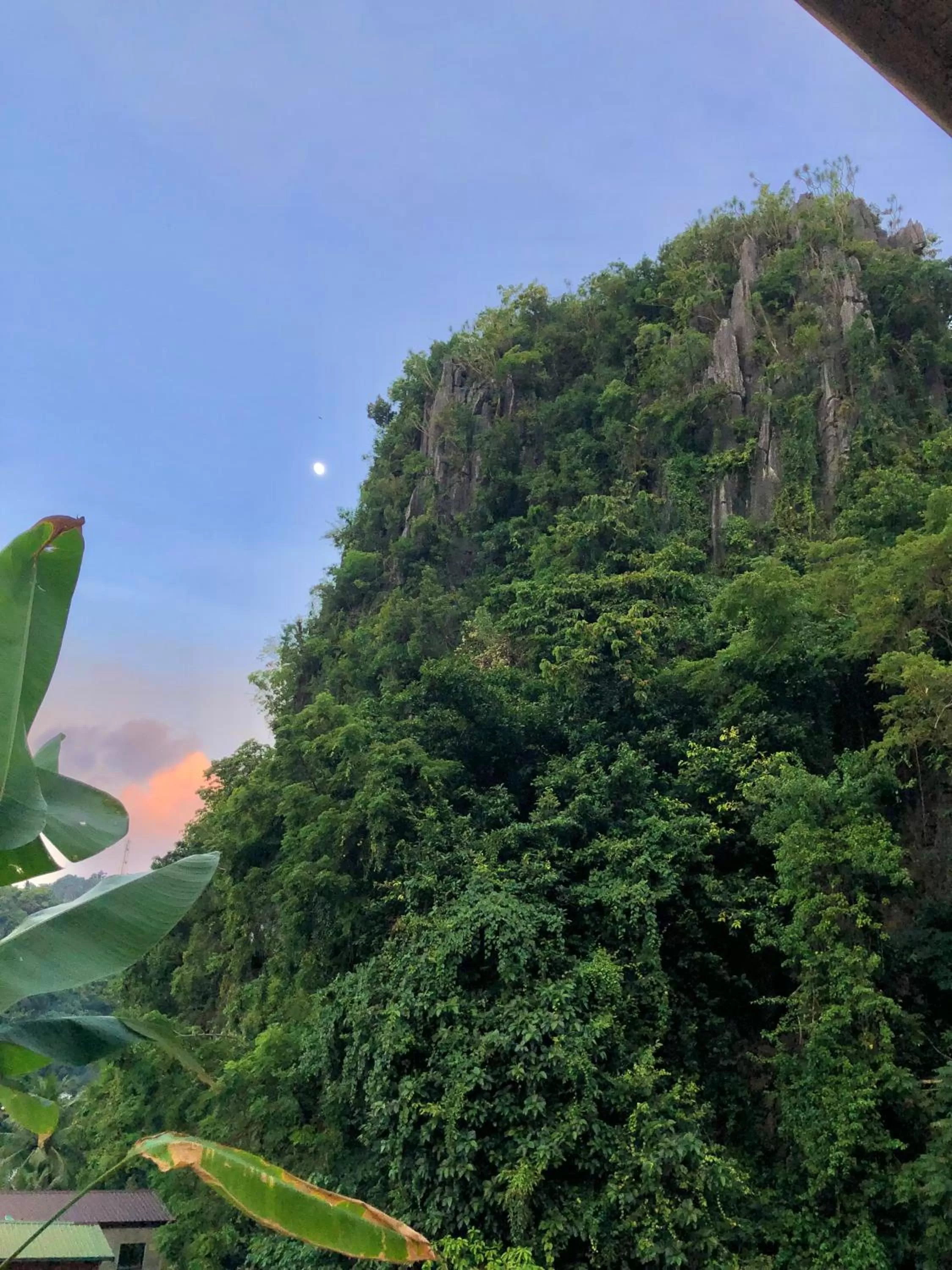 Mountain view in Hanna's Inn, El Nido
