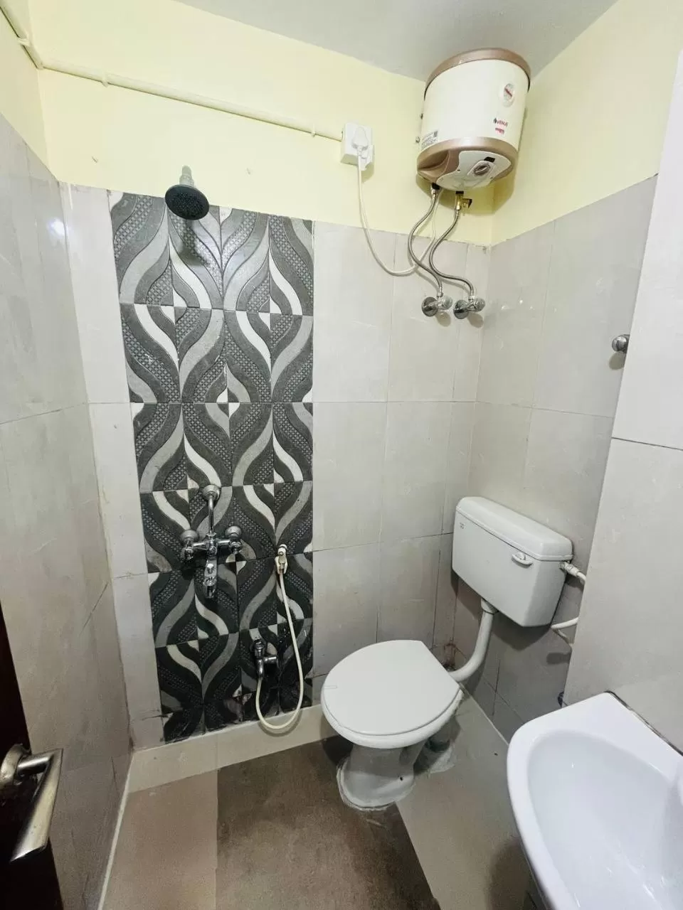 Shower in Hotel Airlines