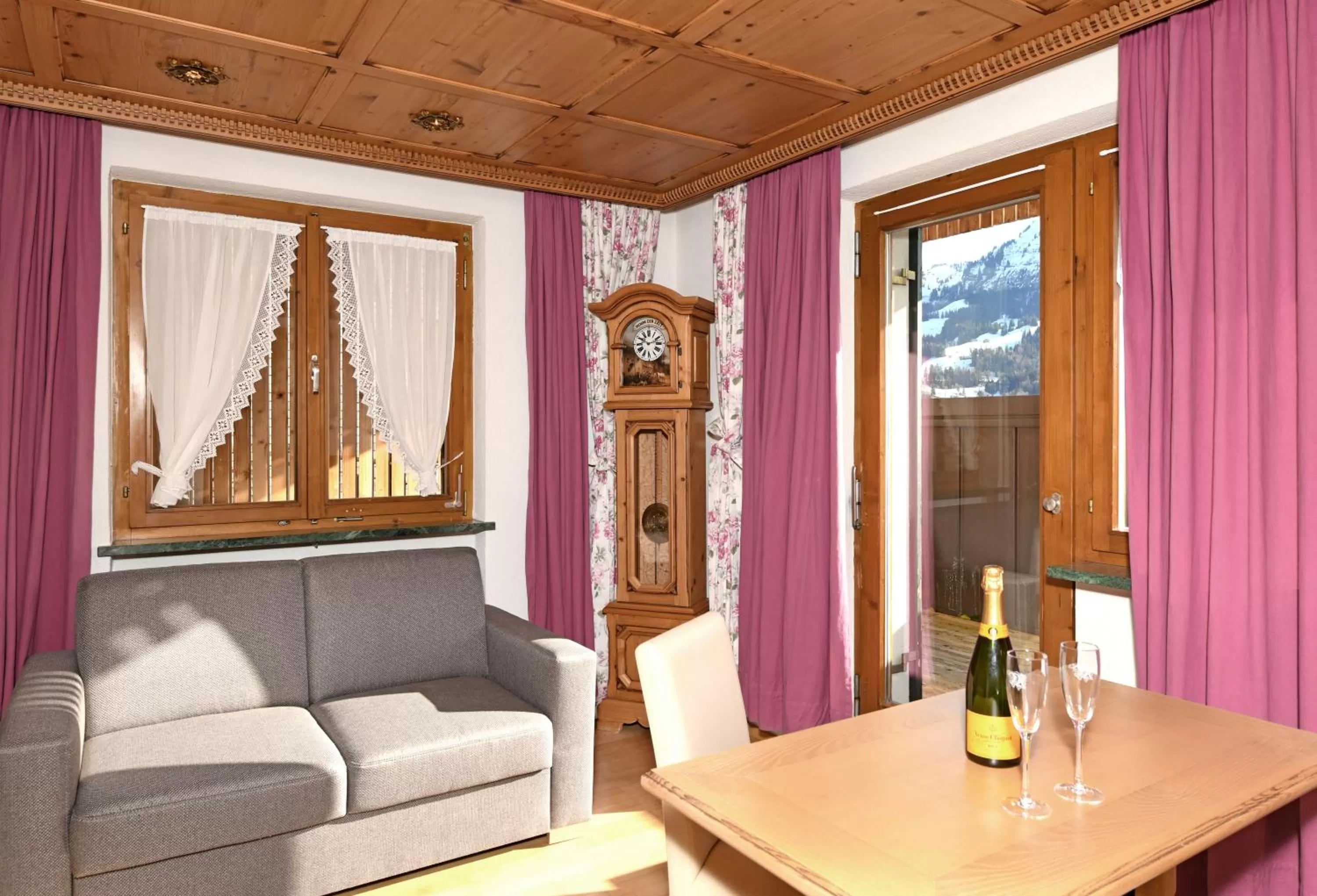 Photo of the whole room in Hotel St Hubertus