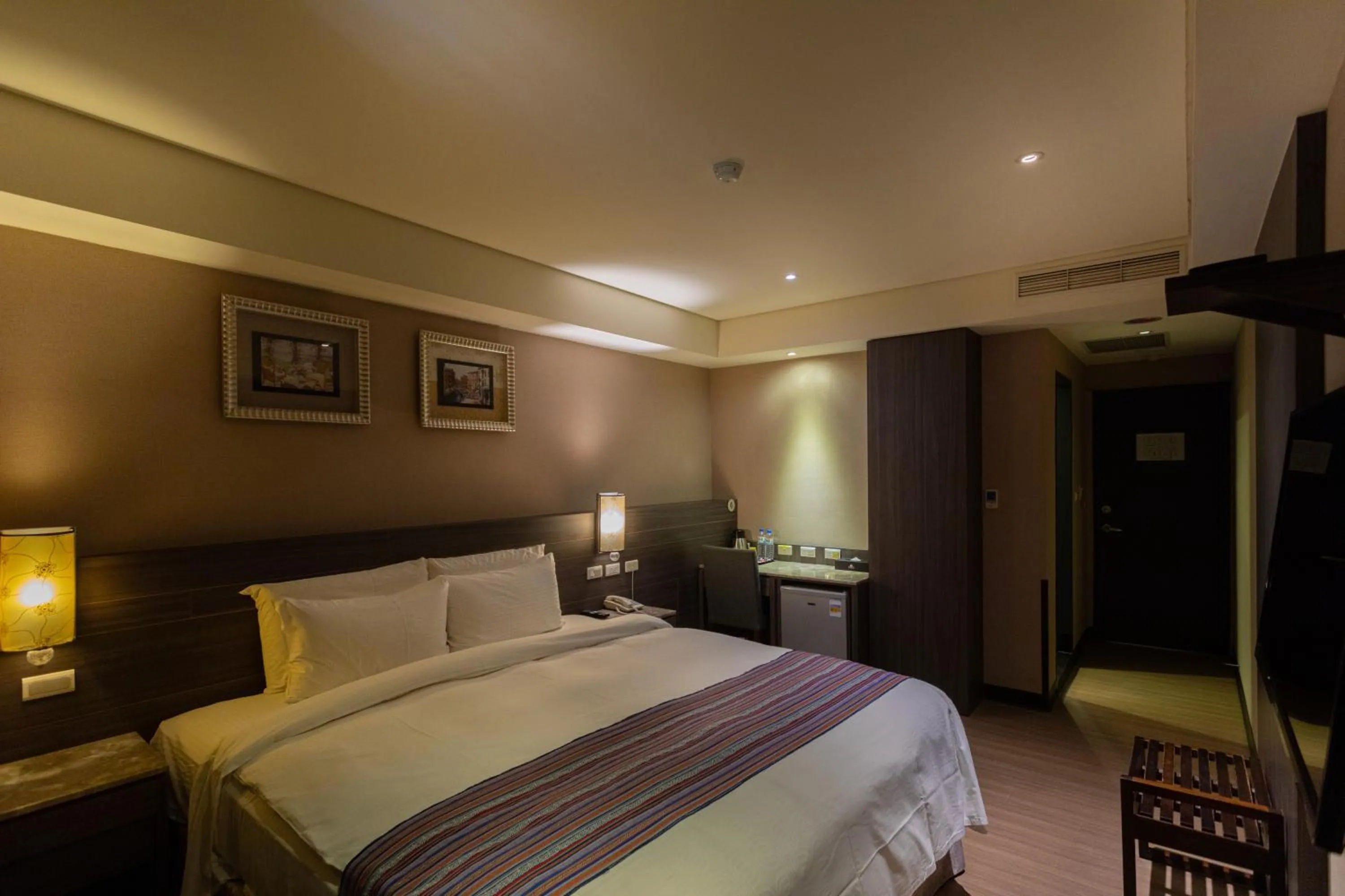 Bed in Royal Guest Hotel