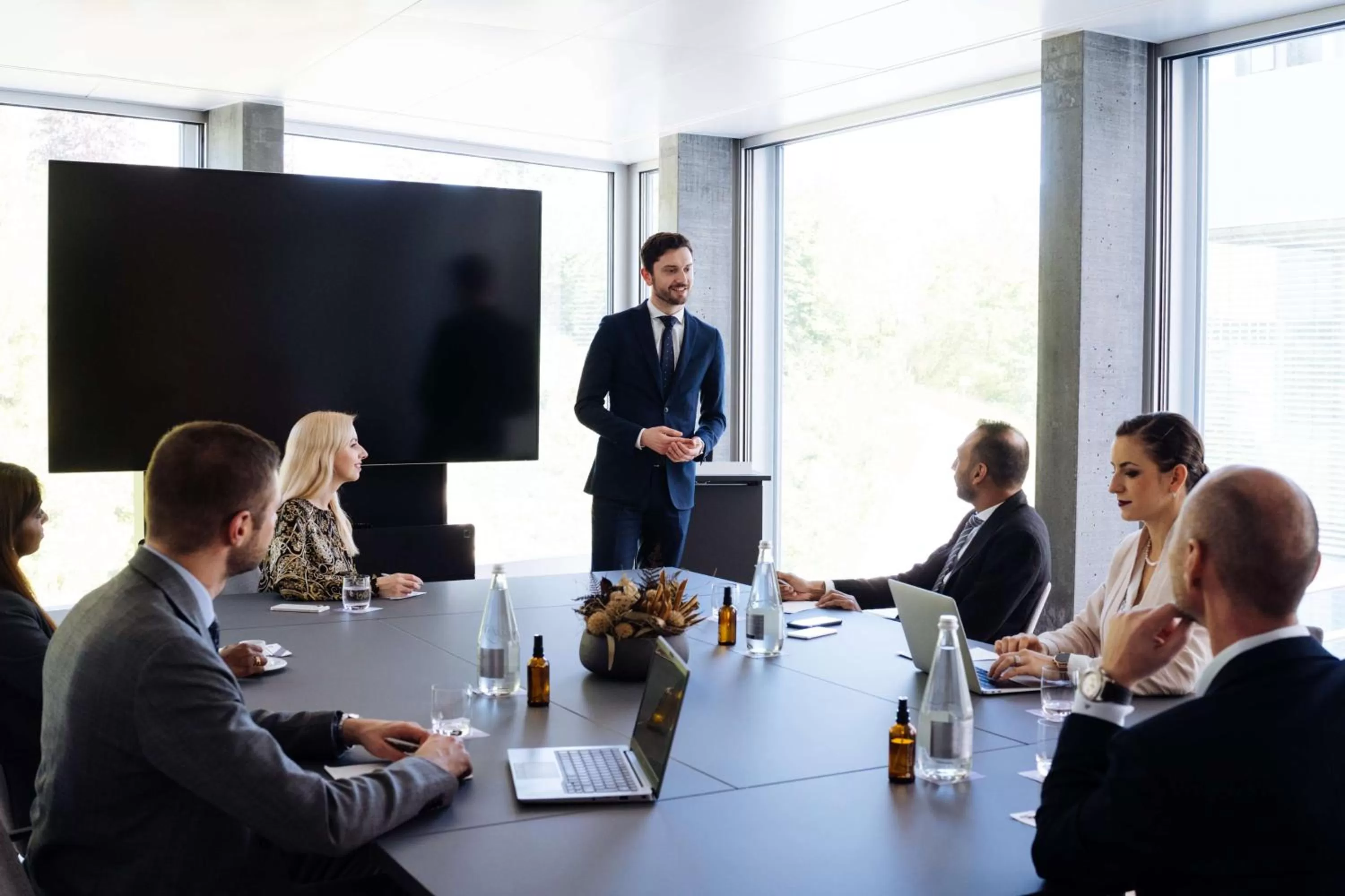 TV and multimedia in Hyatt Regency Zurich Airport Circle