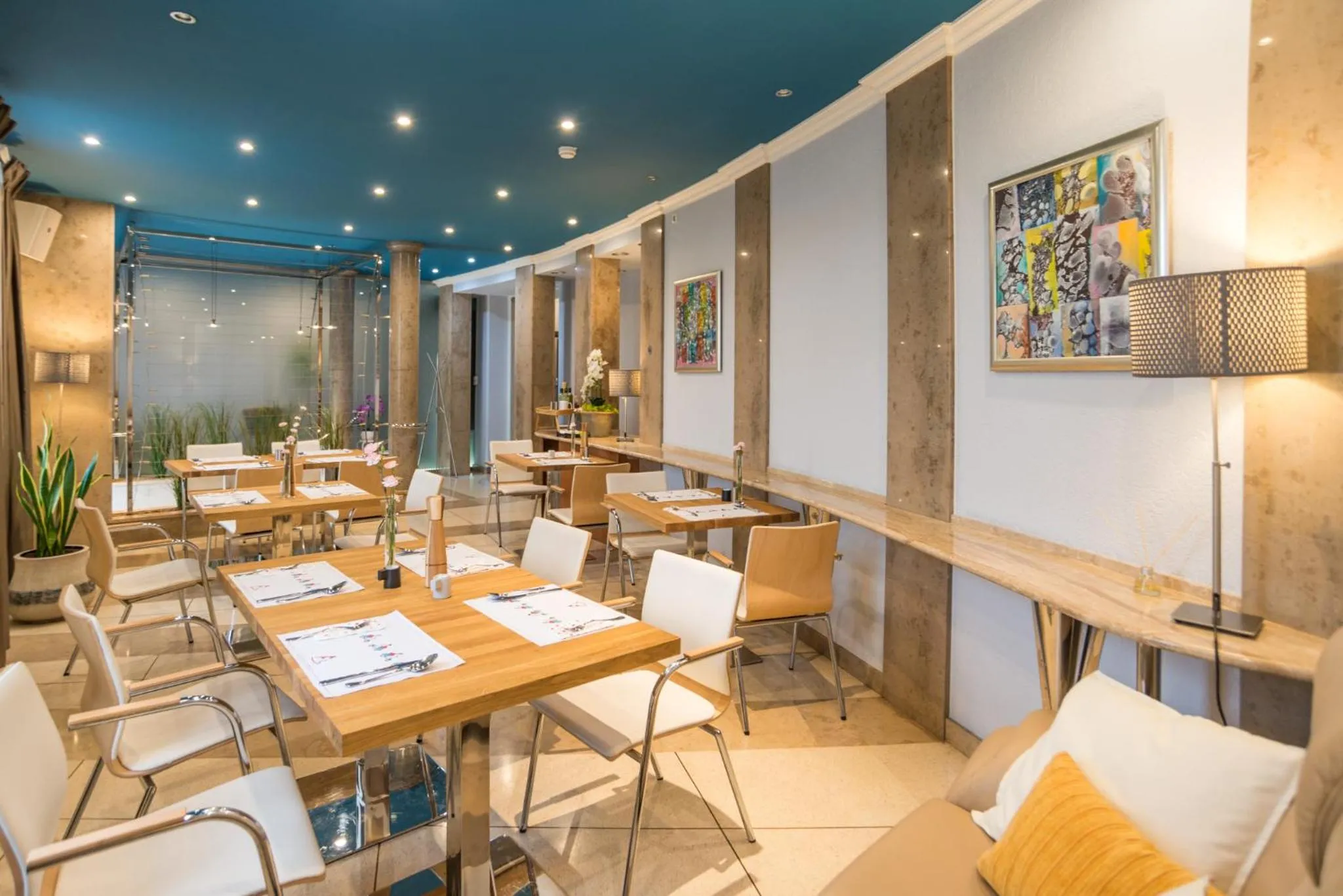 Restaurant/places to eat in Blue Swan