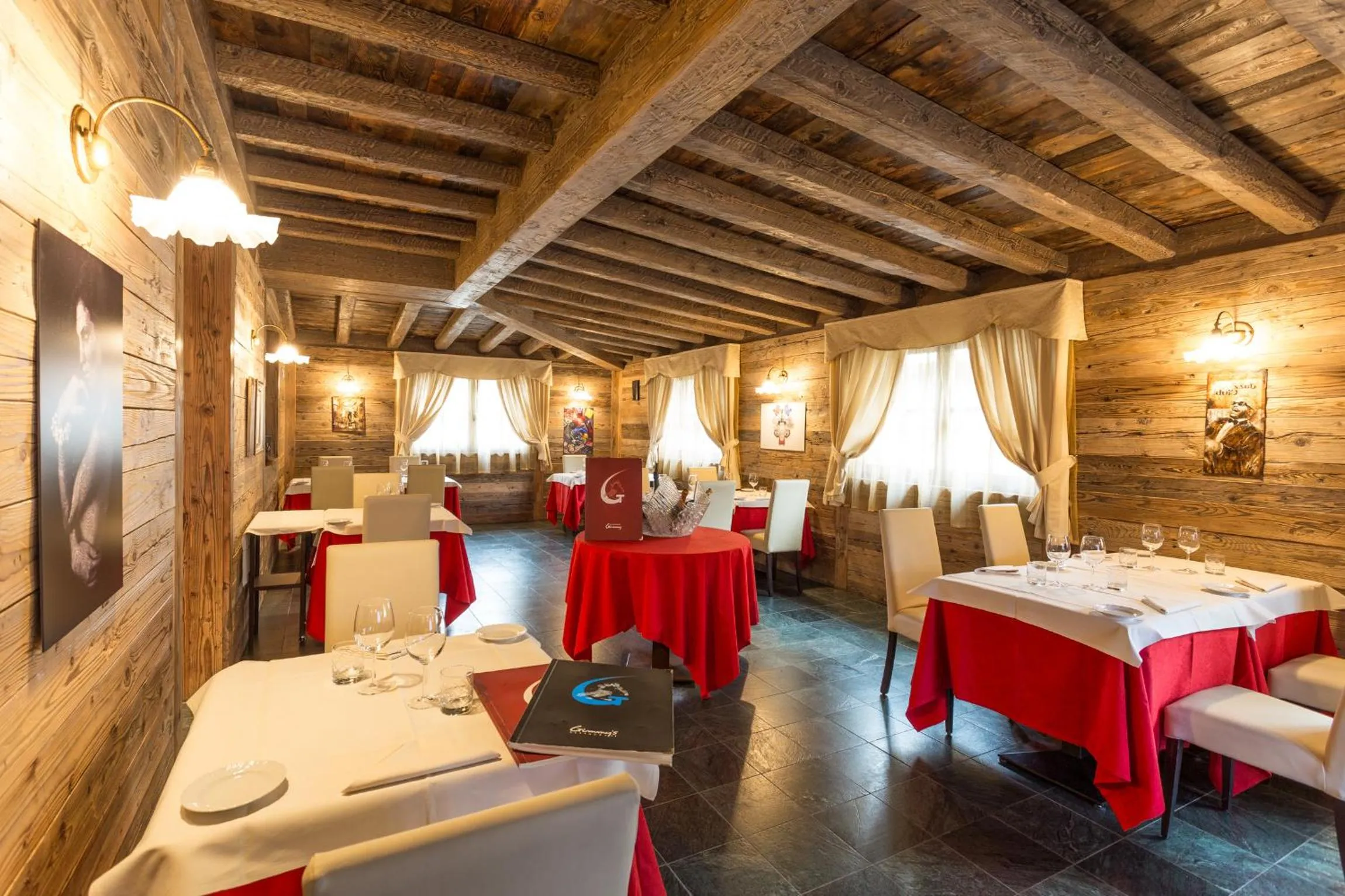 Restaurant/places to eat in Hotel Arisch