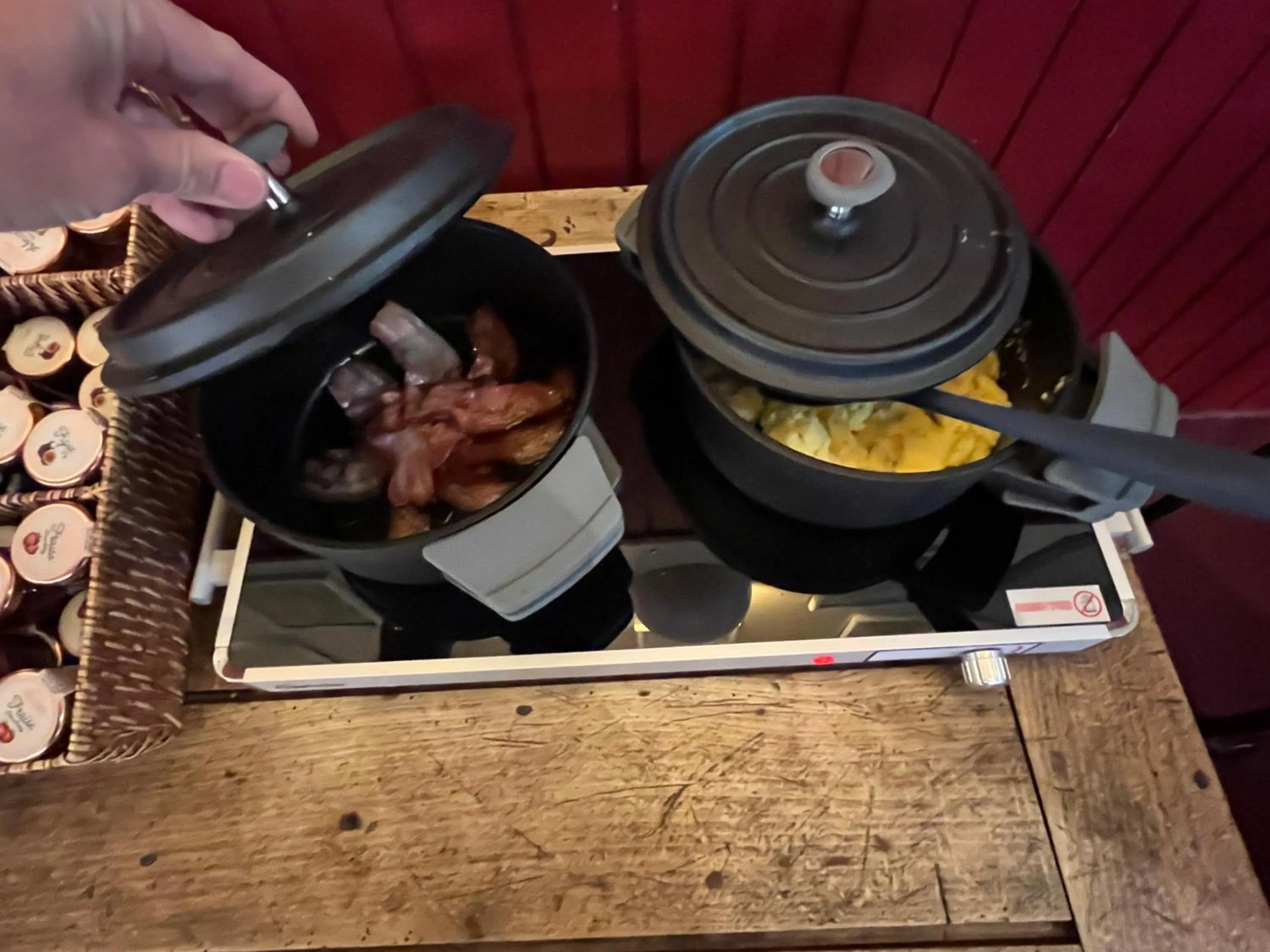 Buffet breakfast in Logis Hôtel Restaurant Du Lion D'argent Et Des Tanneries