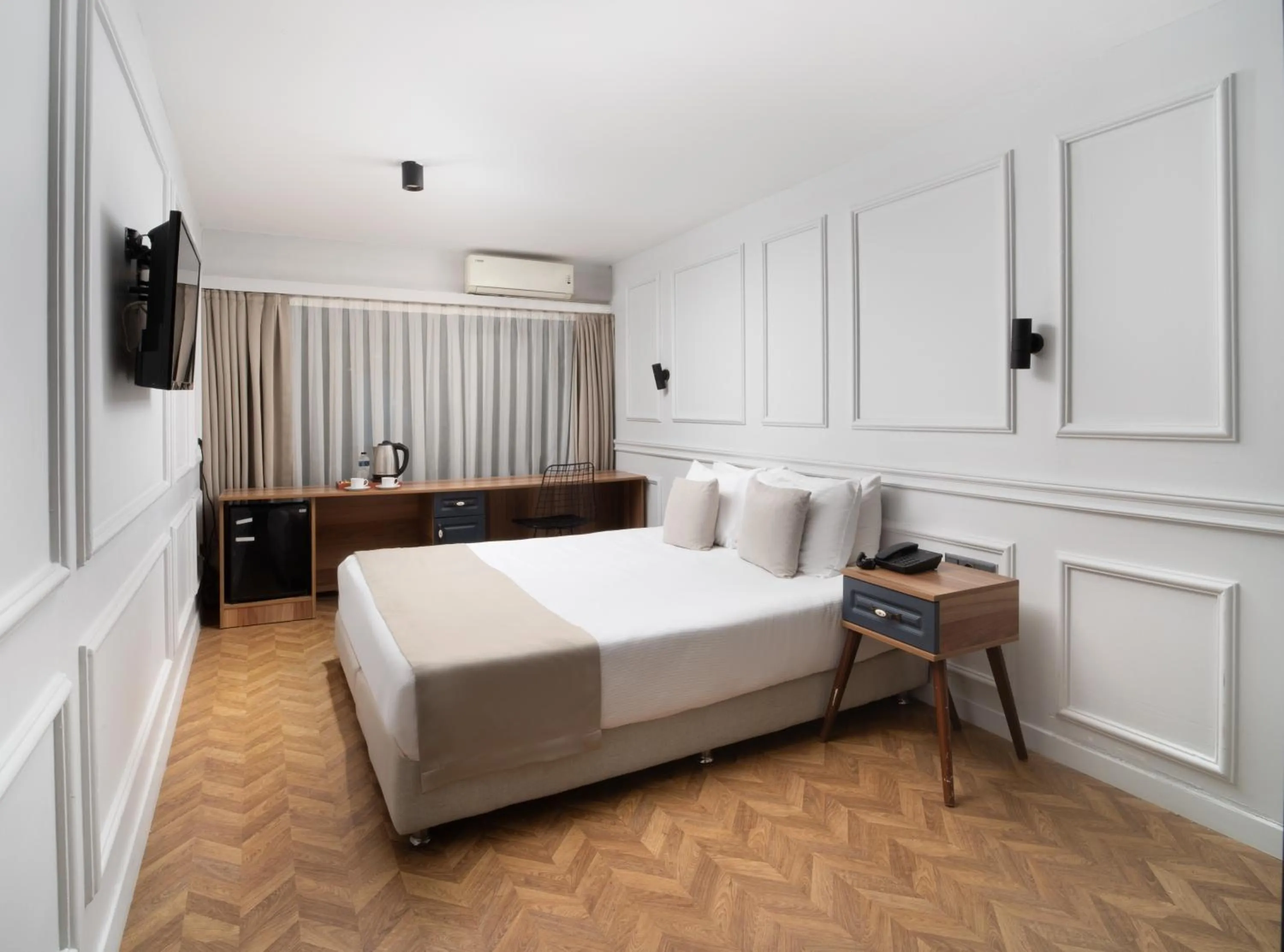 Bed in Elan Hotel Istanbul Pera