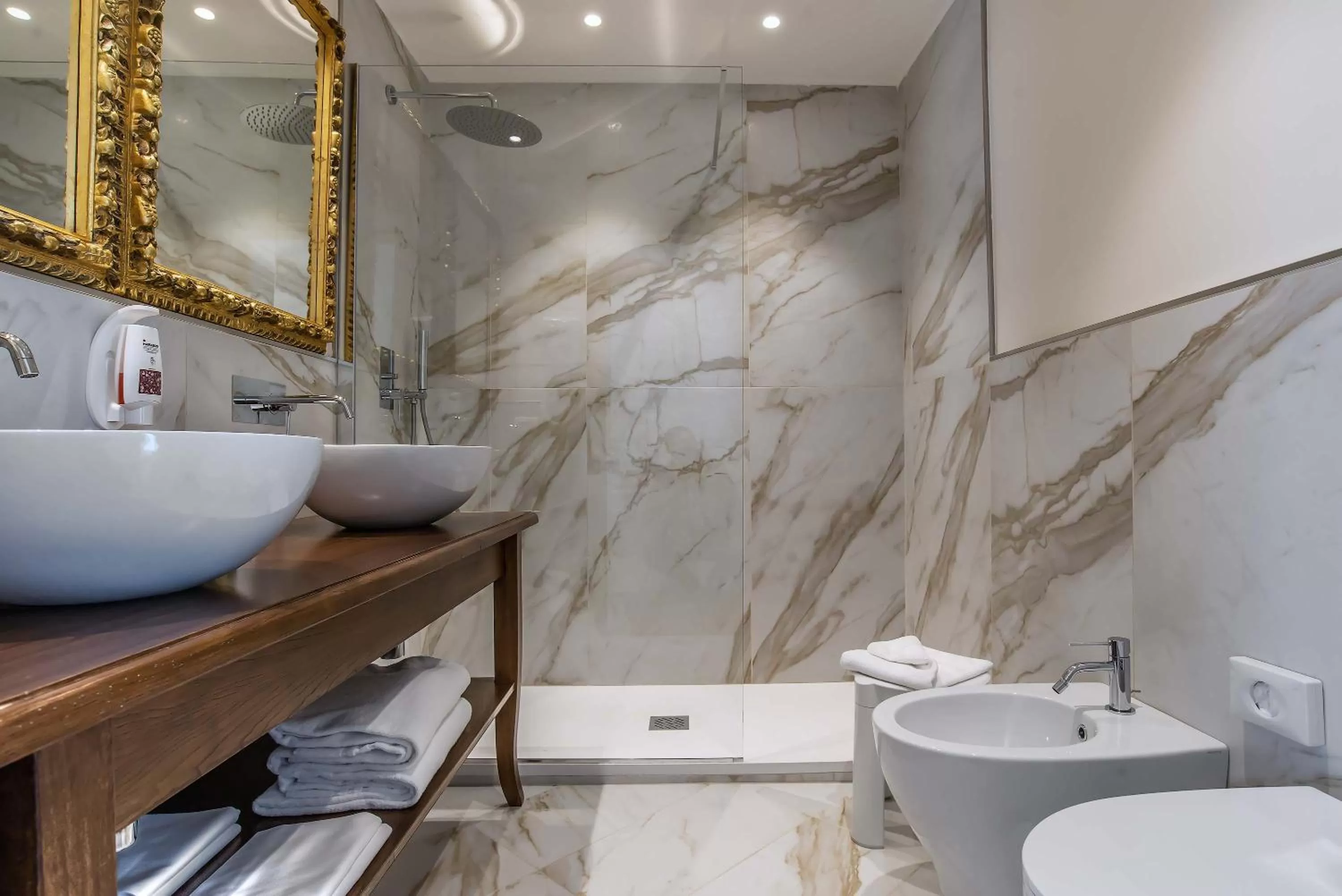 Bathroom in Hotel Machiavelli Palace