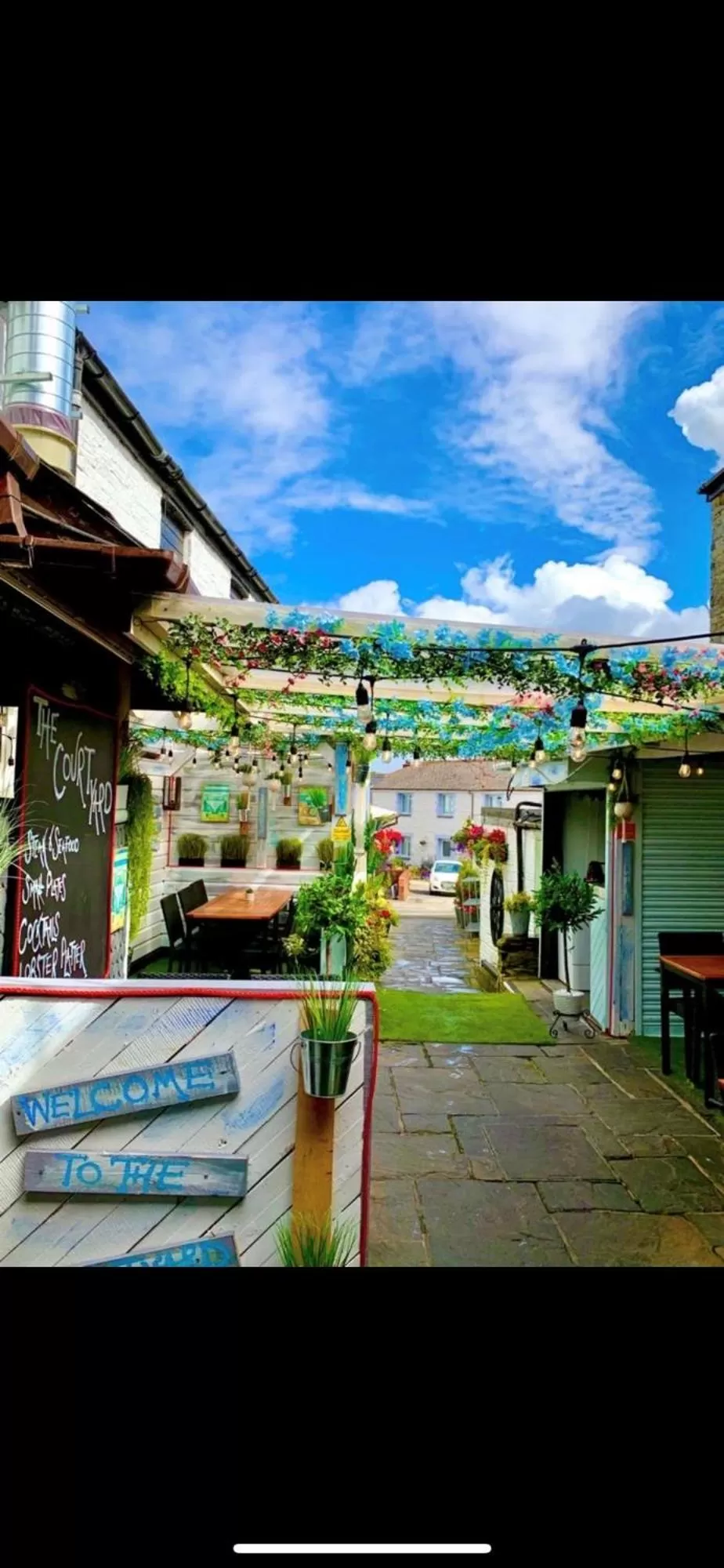 Day in Molesworth Arms