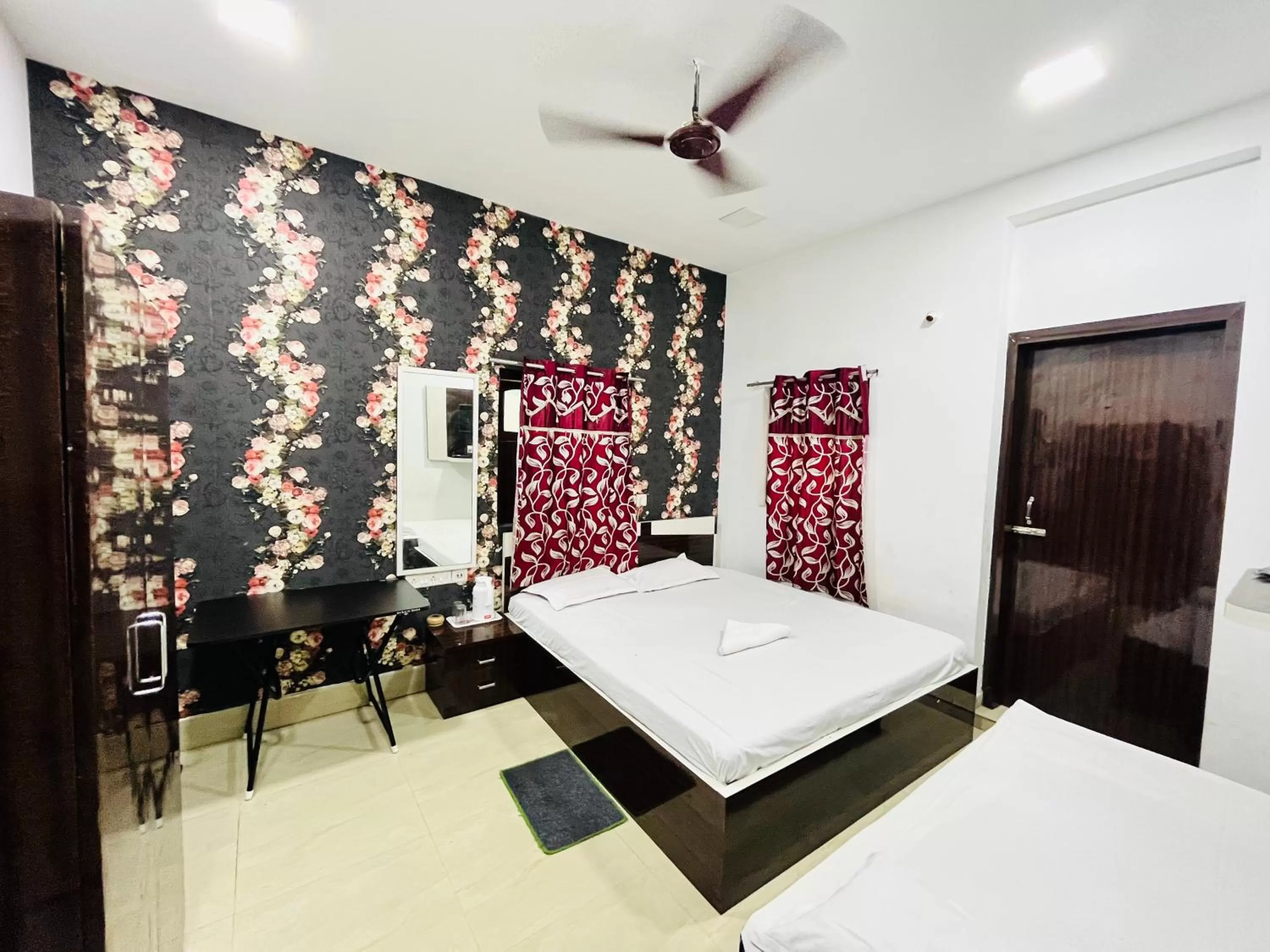 Photo of the whole room, Bed in Hotel Airlines