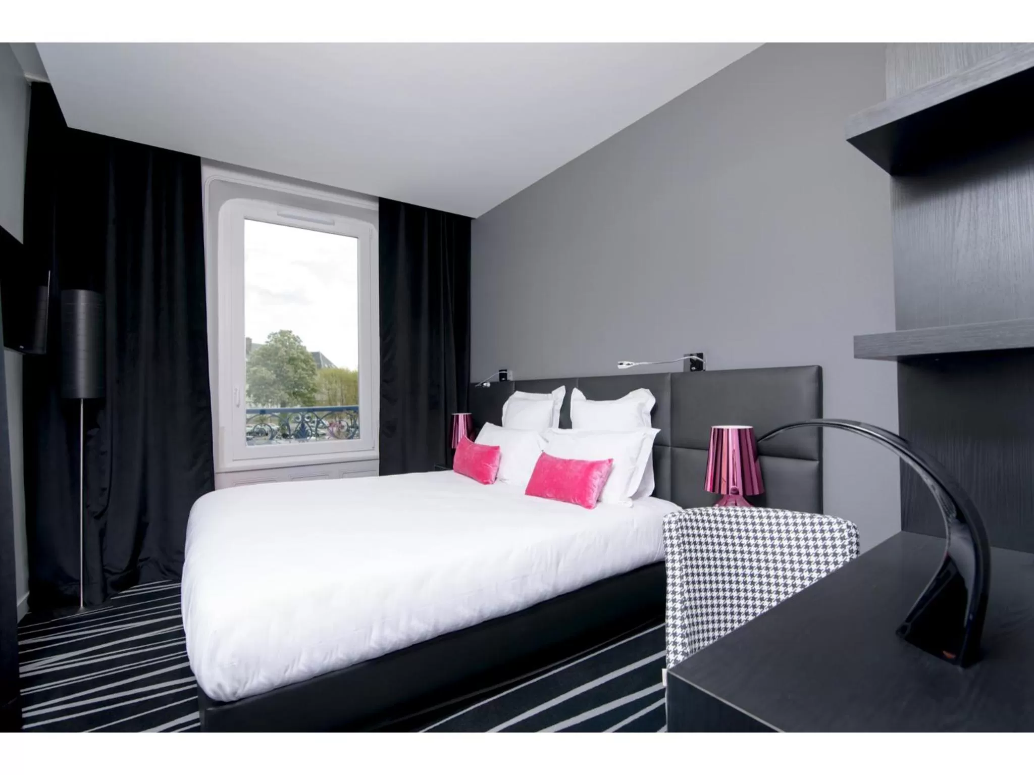 Bed in Hotel Restaurant Les Capucins