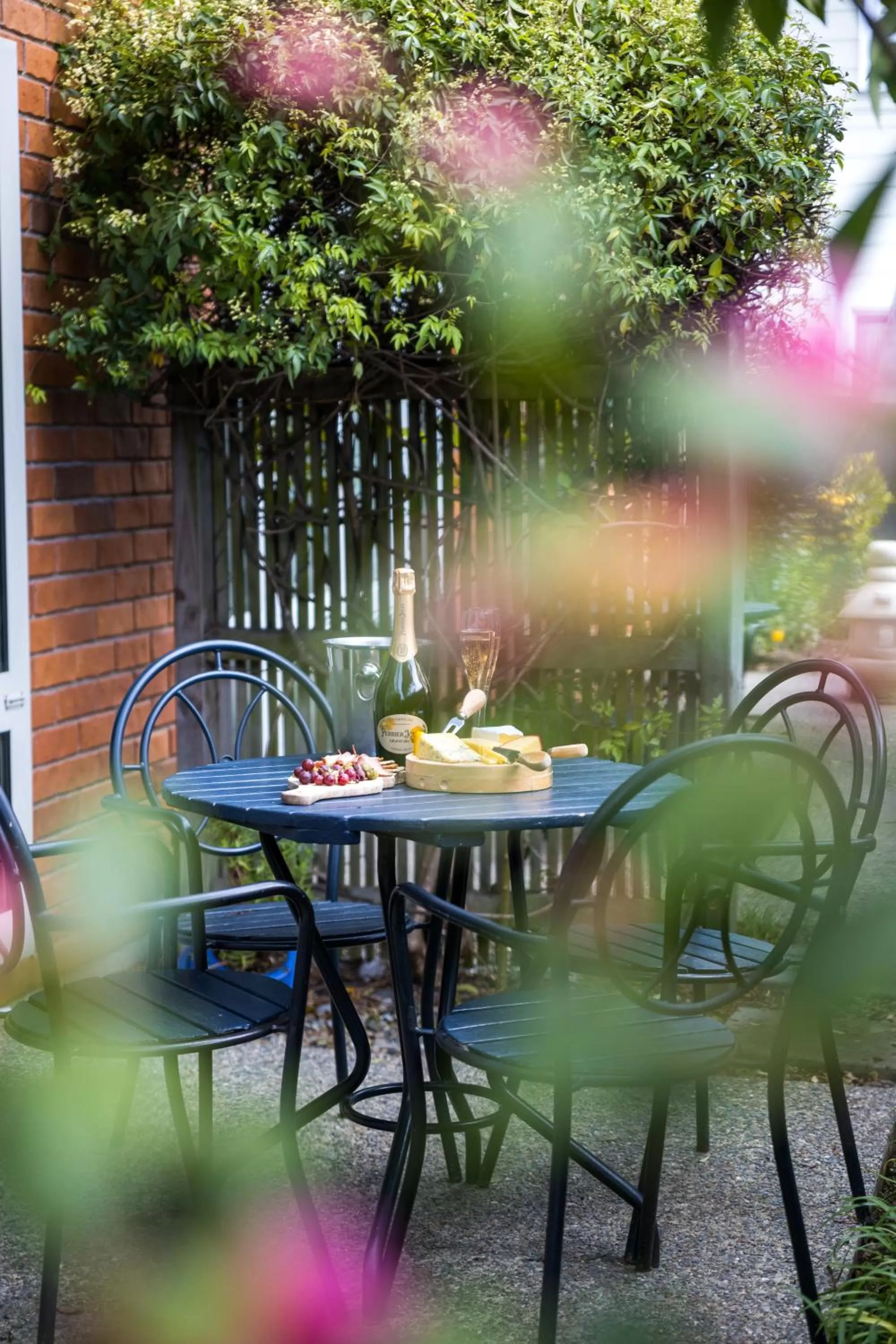 One-Bedroom Apartment in Chelsea Park Motor Lodge